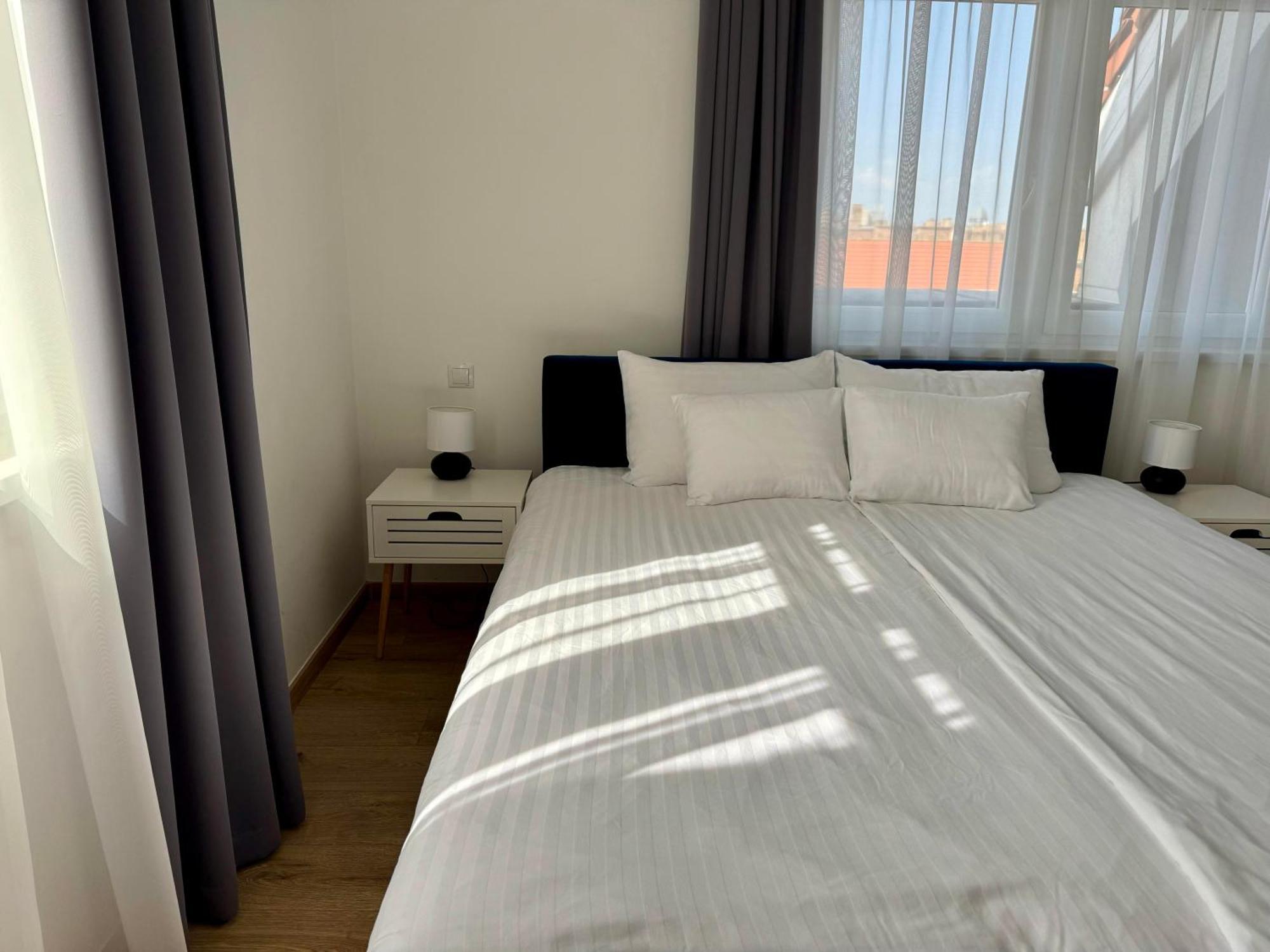 Rooftop City With Deep Garage Hostel Budapest