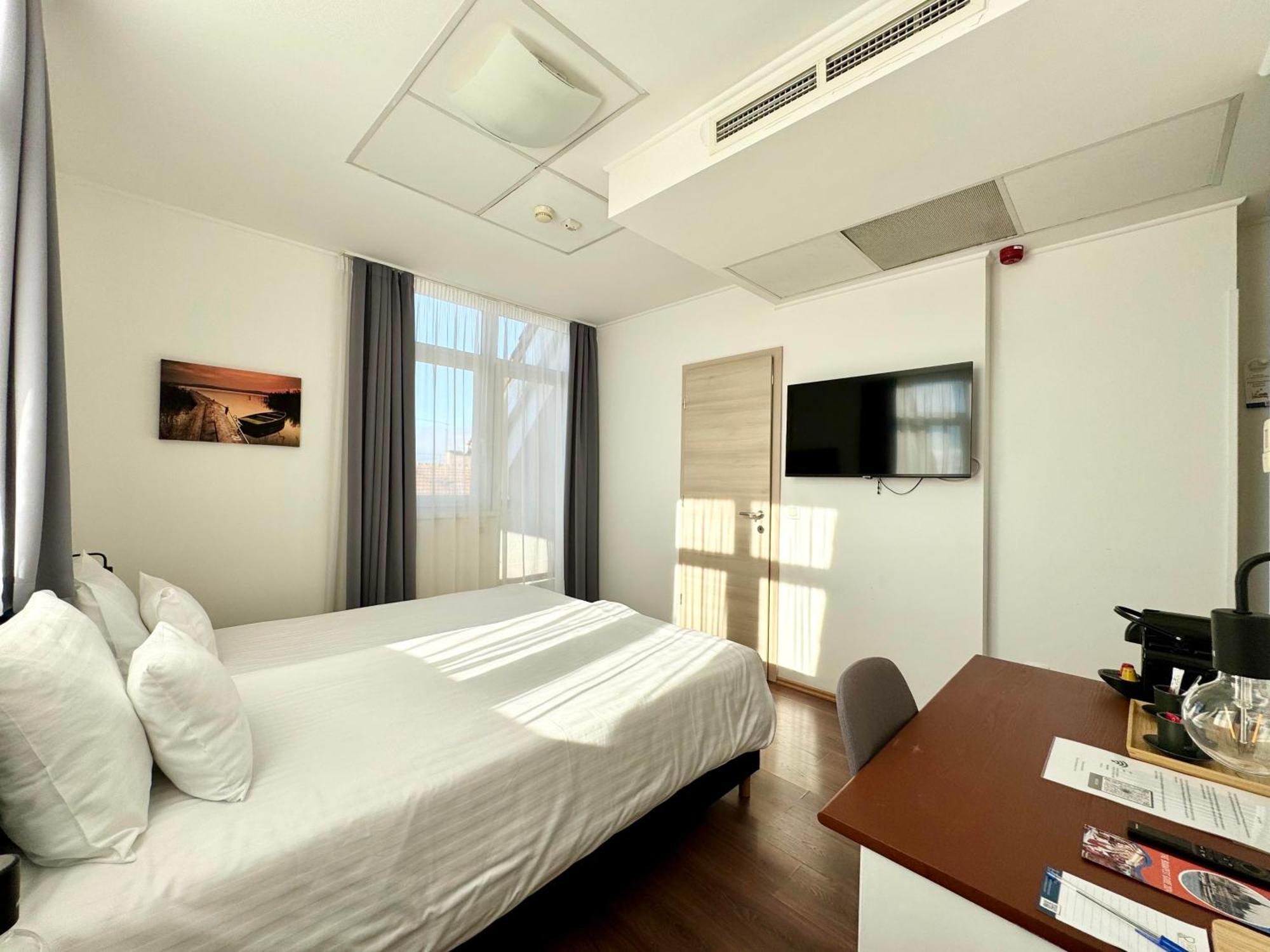Hostel Rooftop City With Deep Garage *