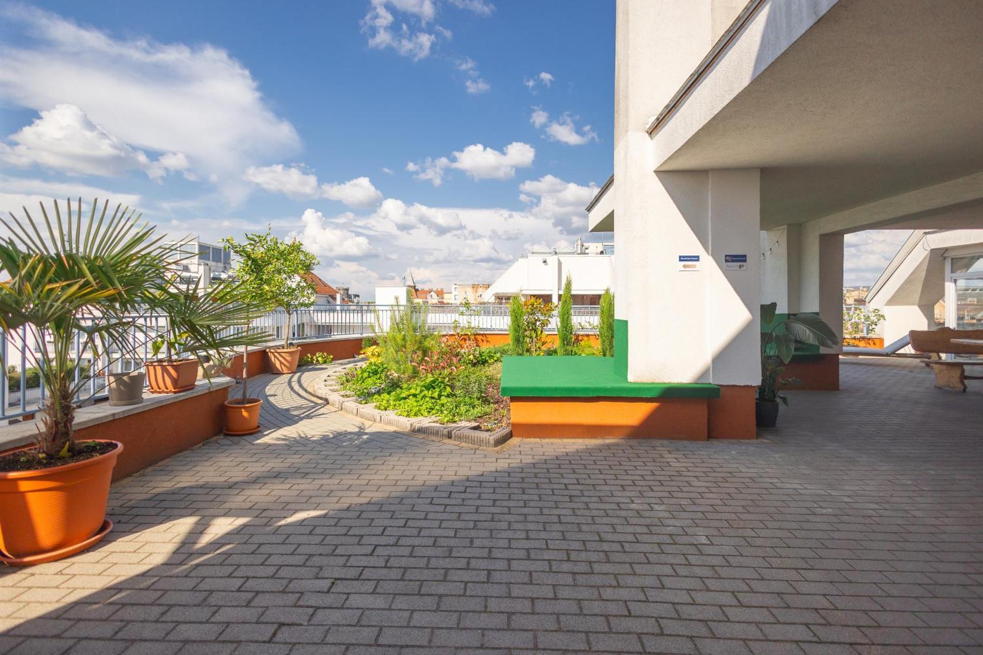 Rooftop City With Deep Garage * Budapest