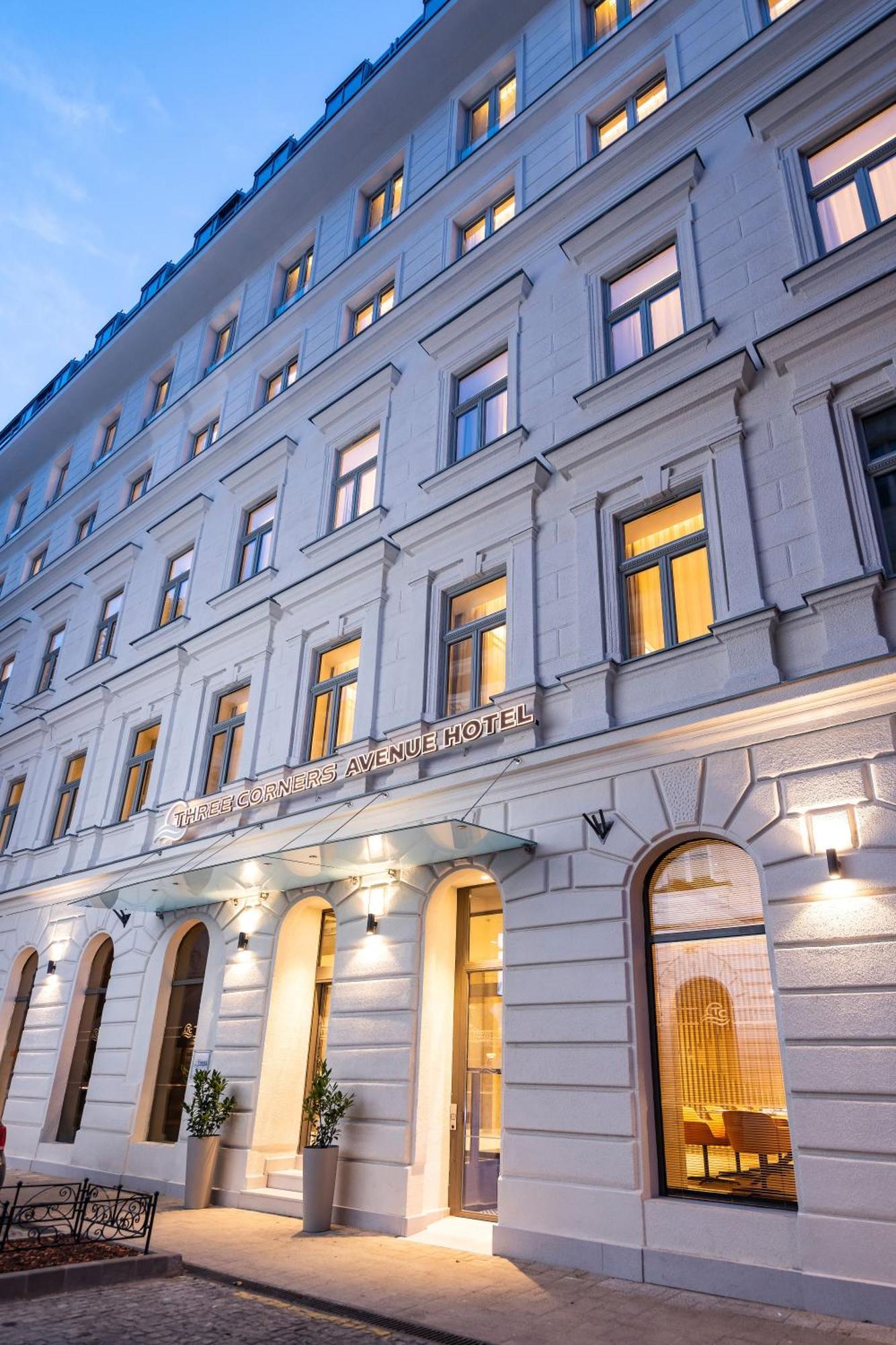 Three Corners Avenue Hotel 4*
