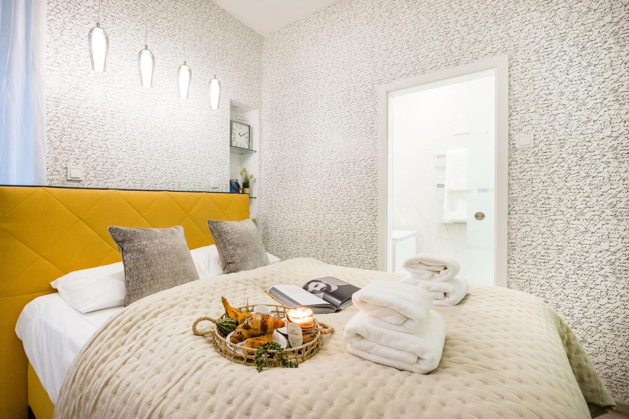 Designer Luxury Next To Dohany Synagogue With Balcony *