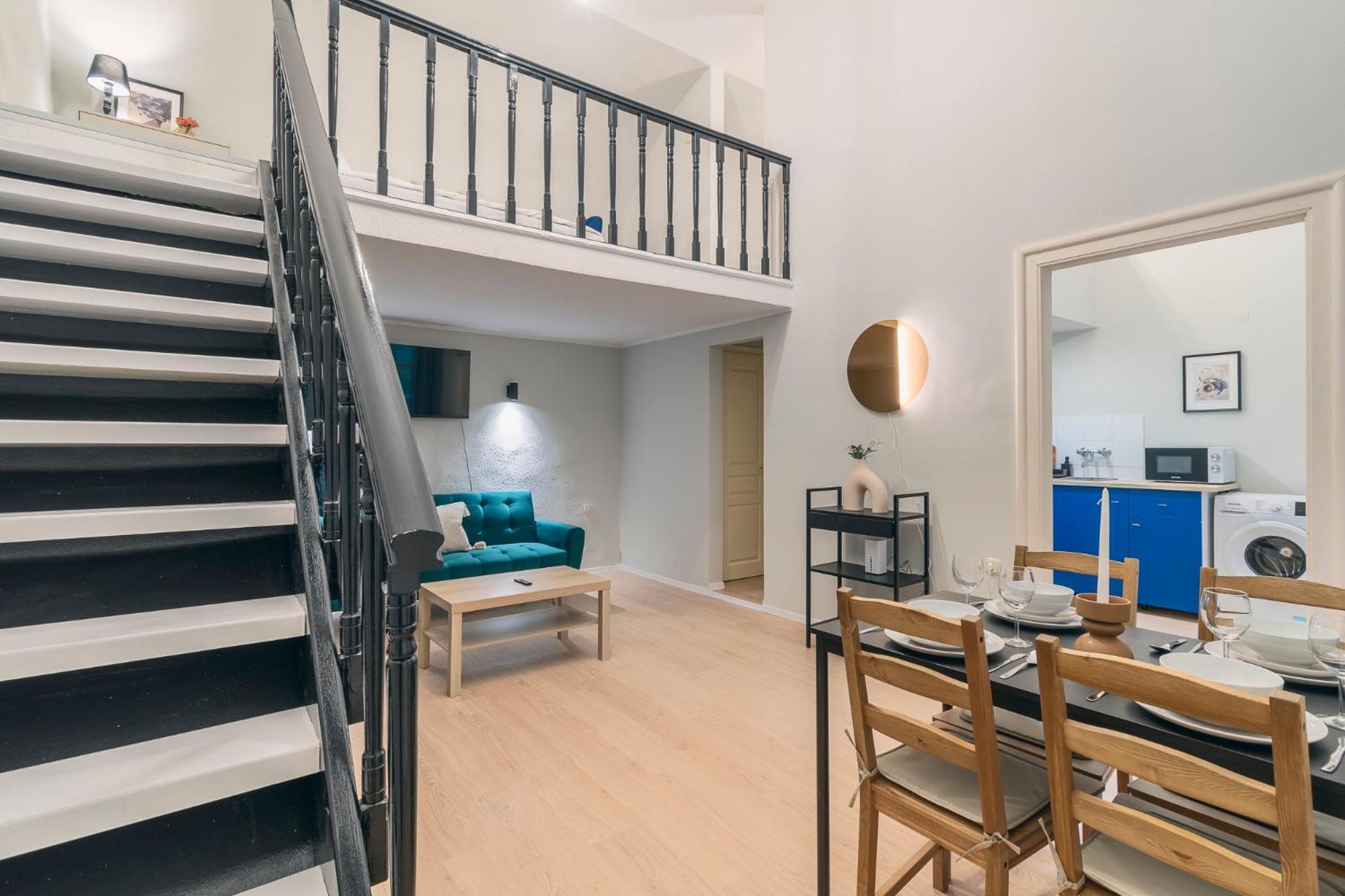 Spacious Loft In The Heart Of