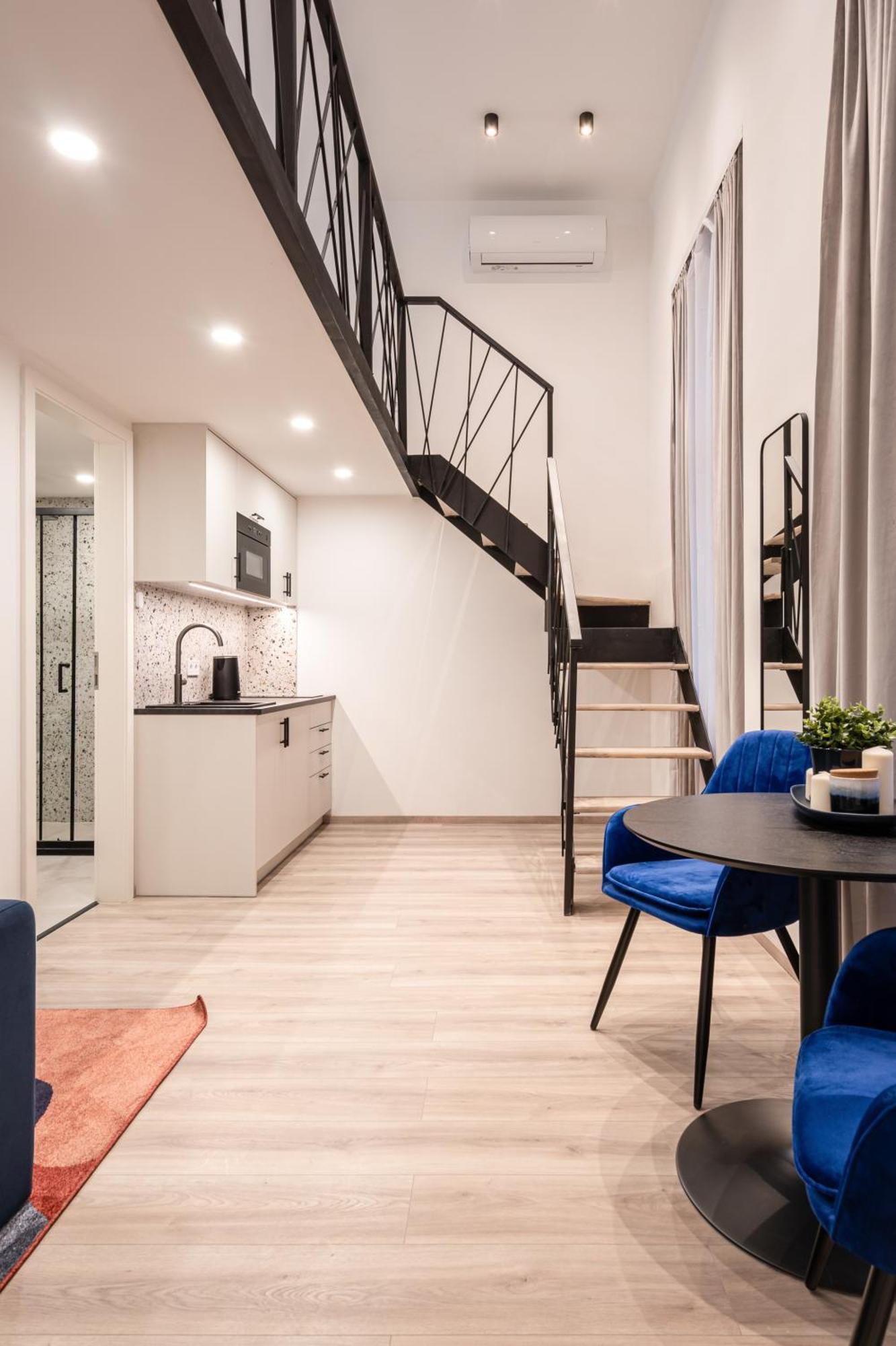 E44 - Erzsebet Boulevard - Location By Bqa Apartment *