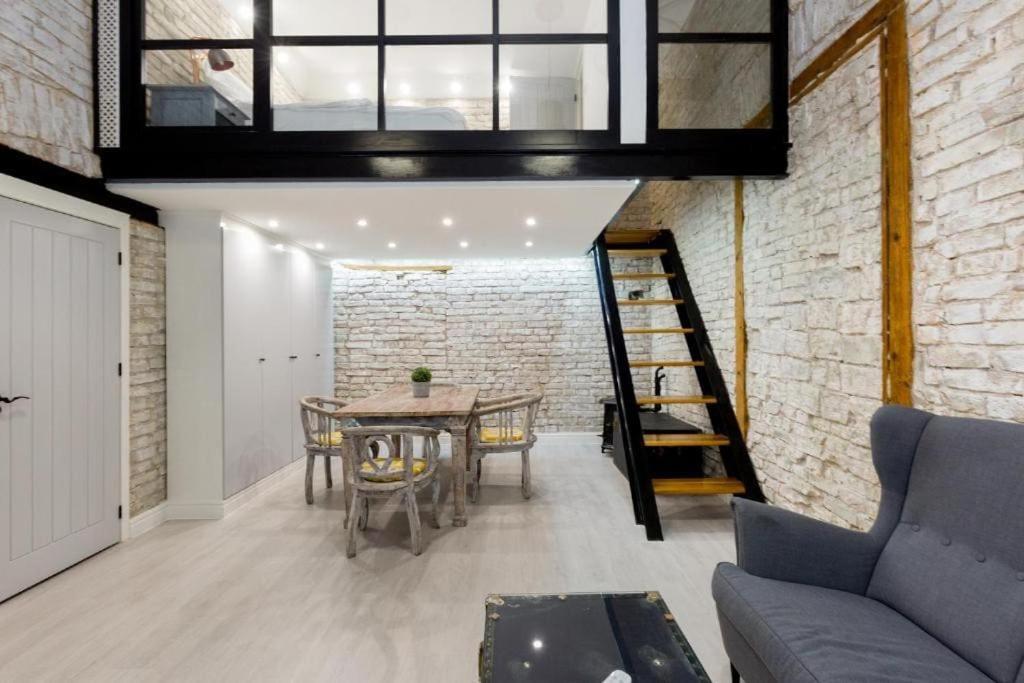 Appartement Vintage Vibe: Your Escape Budapest
