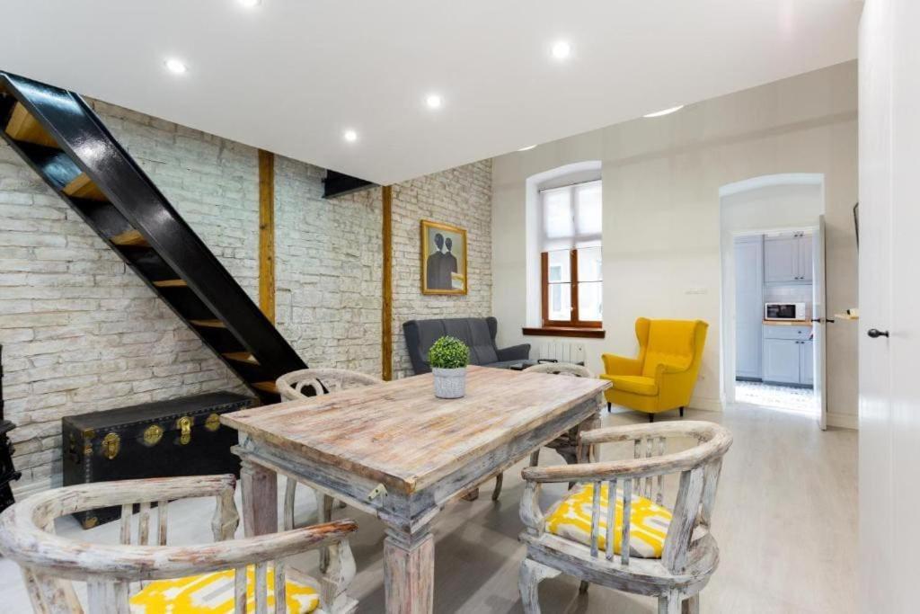 Vintage Vibe: Your Escape Appartement