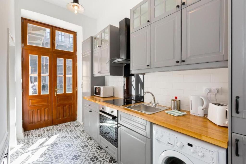 Vintage Vibe: Your Escape Appartement Budapest
