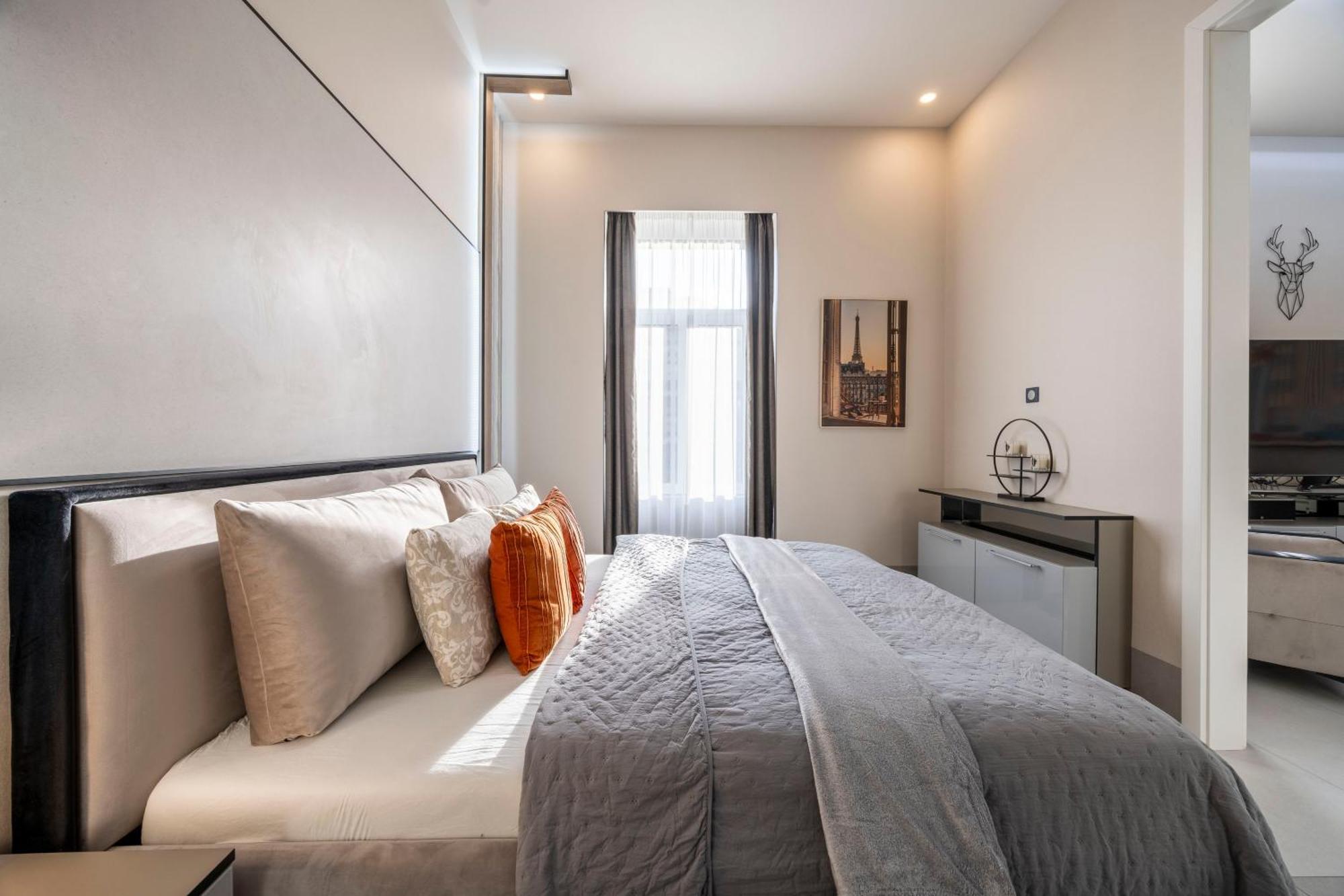 Luxurious High-end Grand On The St Stephen Road Appartement *