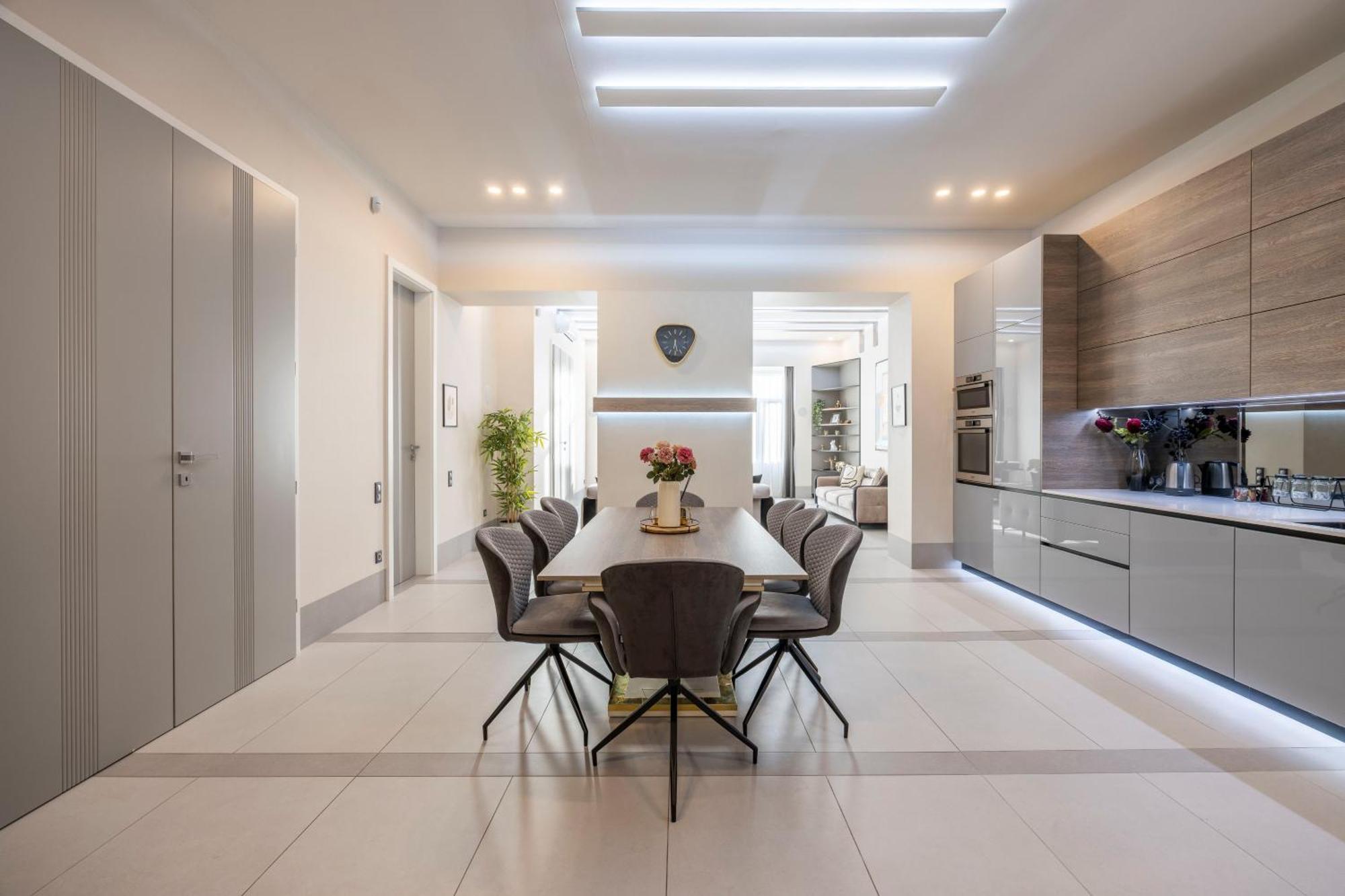 Luxurious High-end Grand On The St Stephen Road Appartement Boedapest
