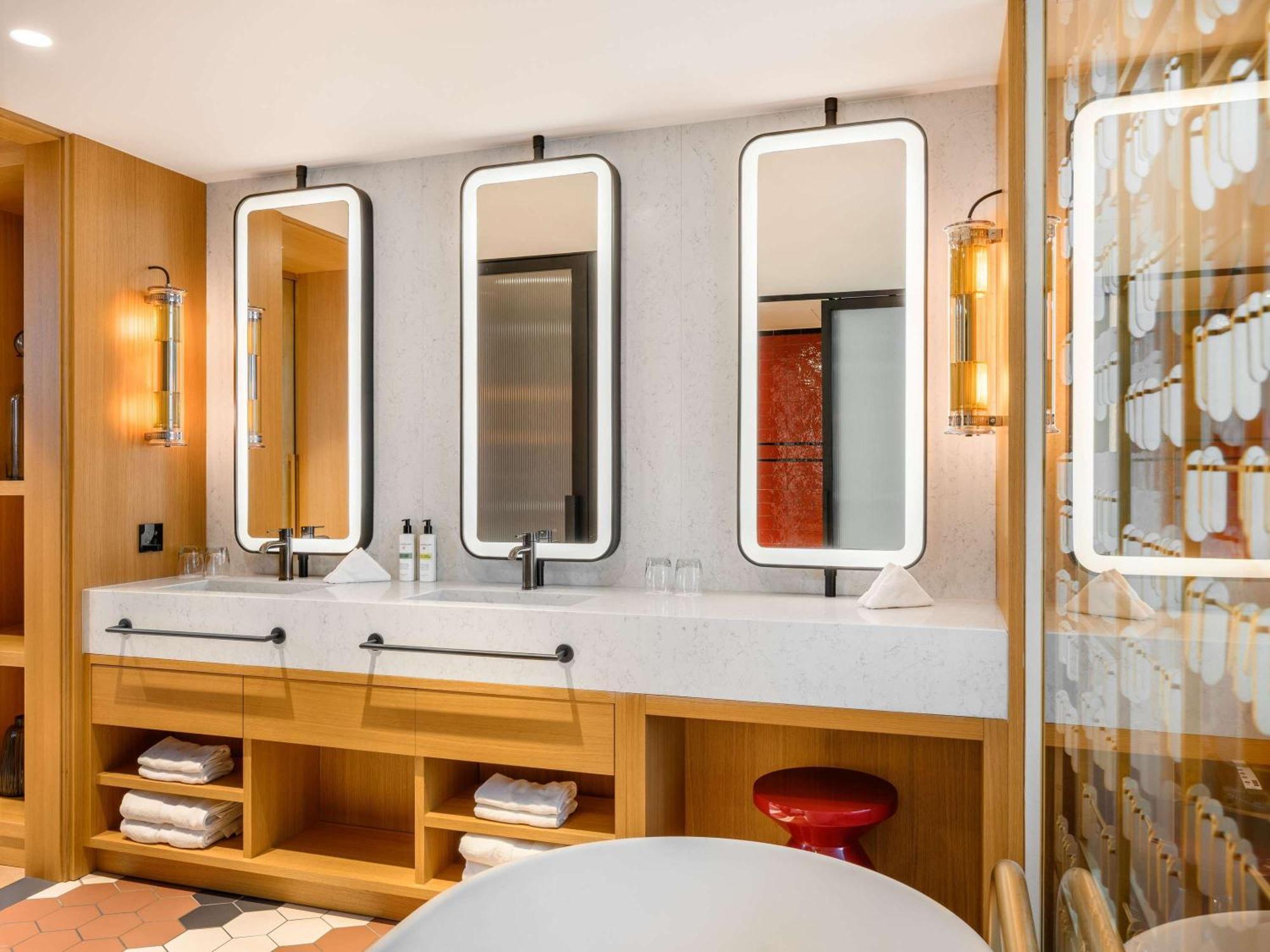 Pullman 5*