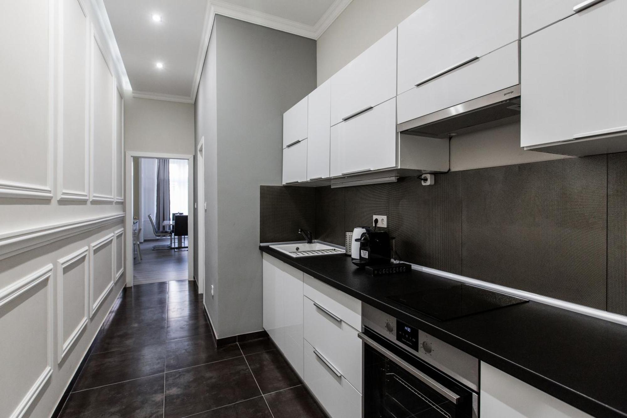 A Golden Star Modern Luxury And Apartamento Budapest