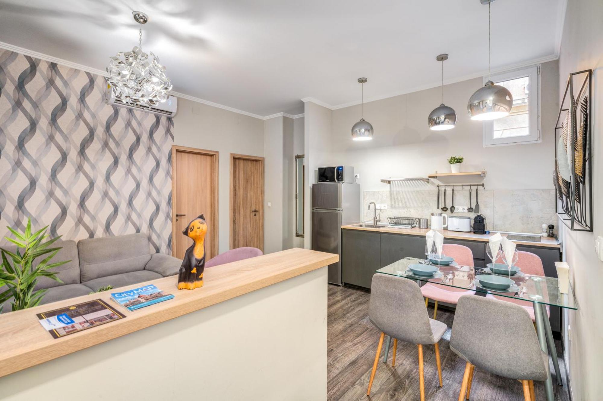 Akacfa-a13 Center 2 Bedroom Apartment