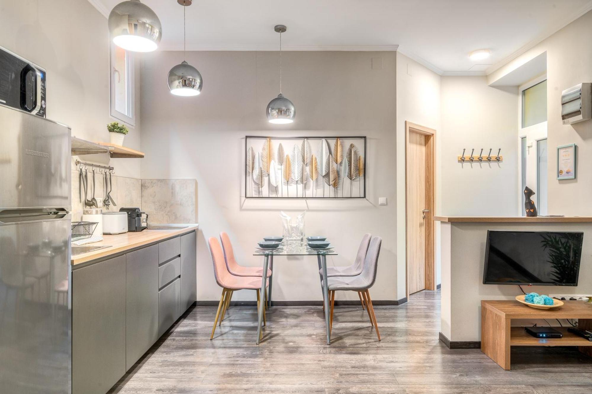 Akacfa-a13 Center 2 Bedroom Apartment *