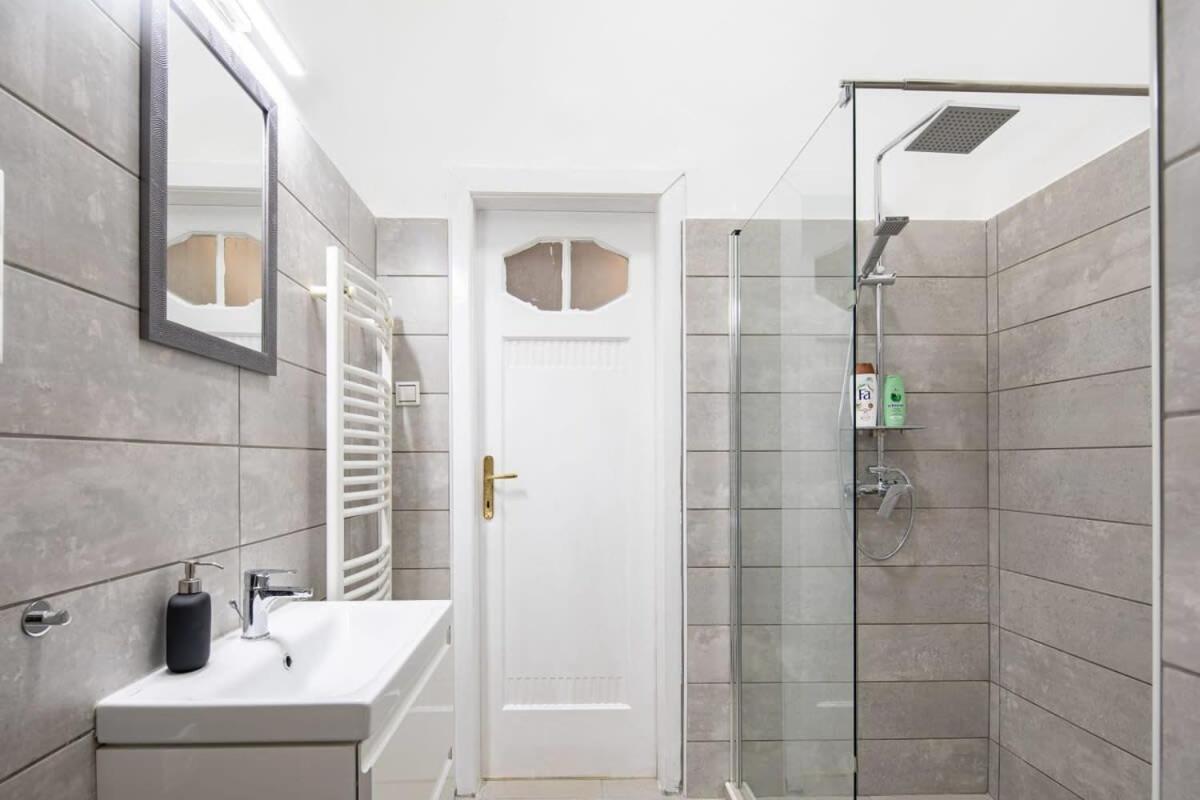 - Large - Modern At River Appartamento *