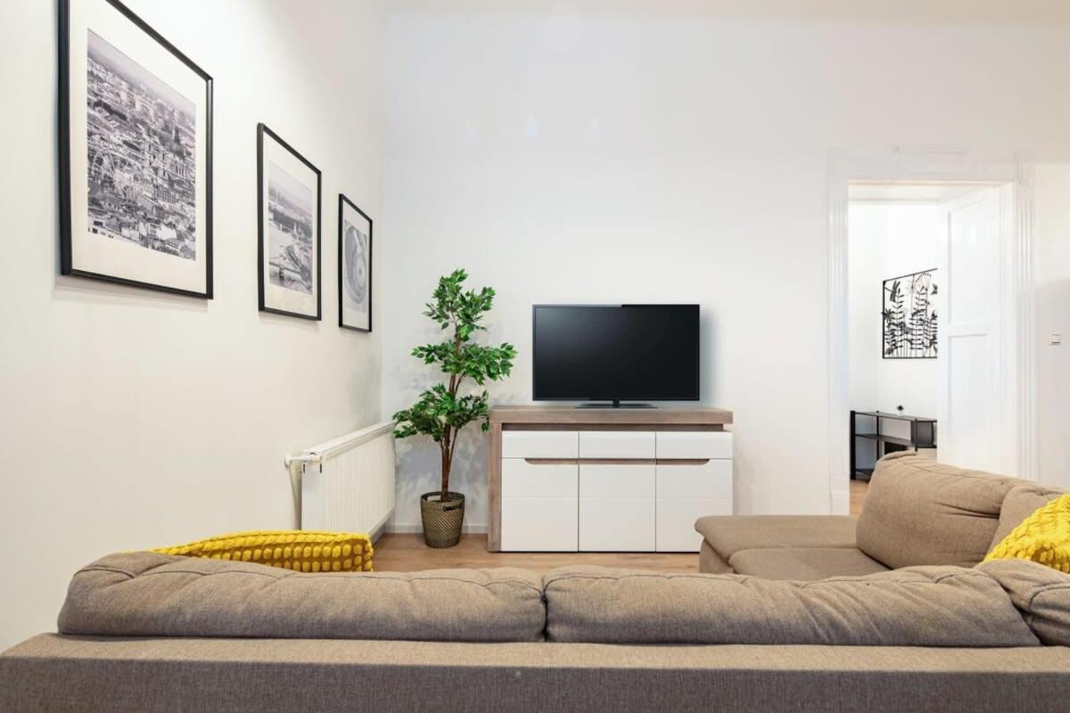 - Large - Modern At River Appartamento *