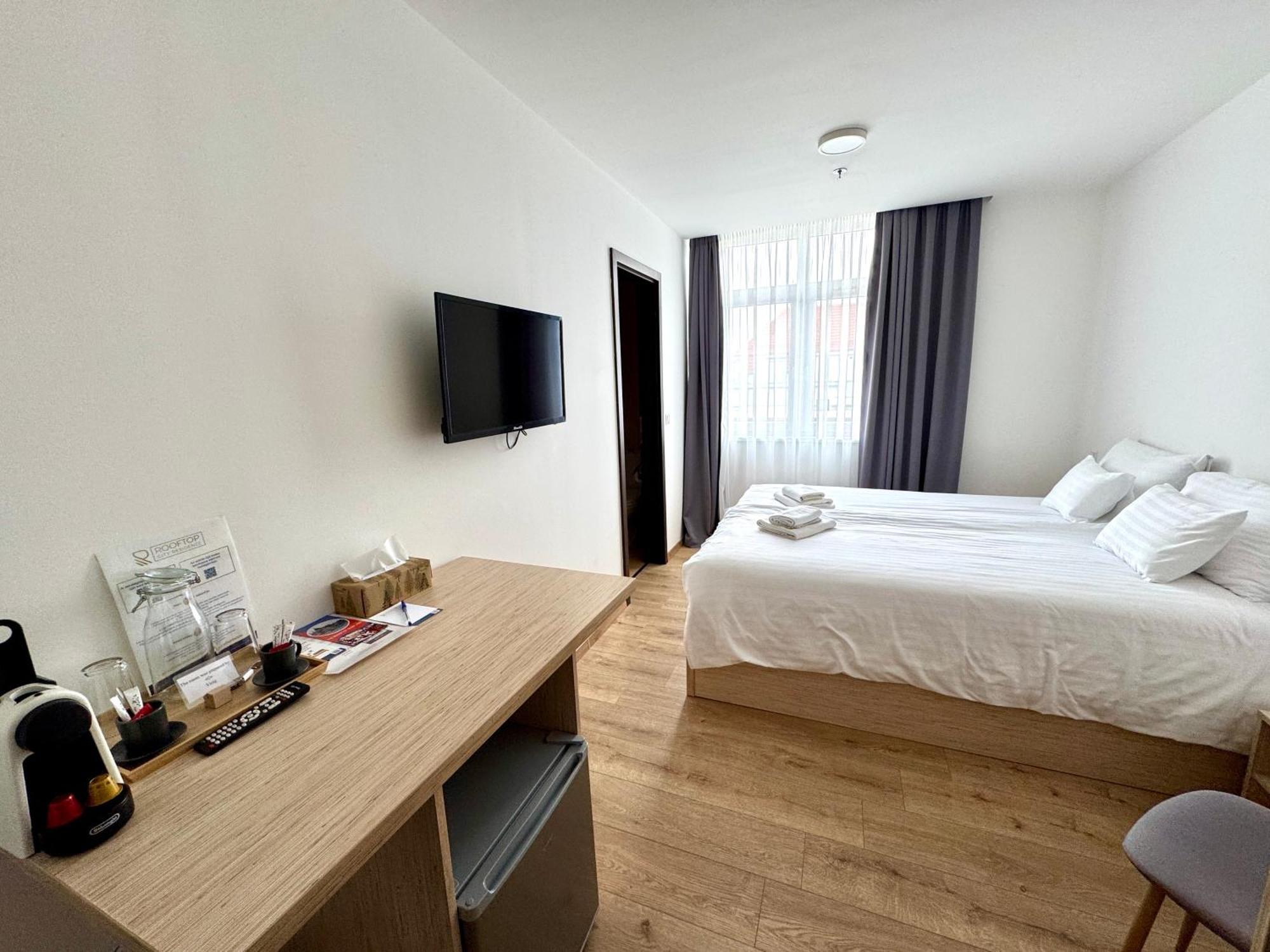 Rooftop City With Deep Garage Hostel Budapest