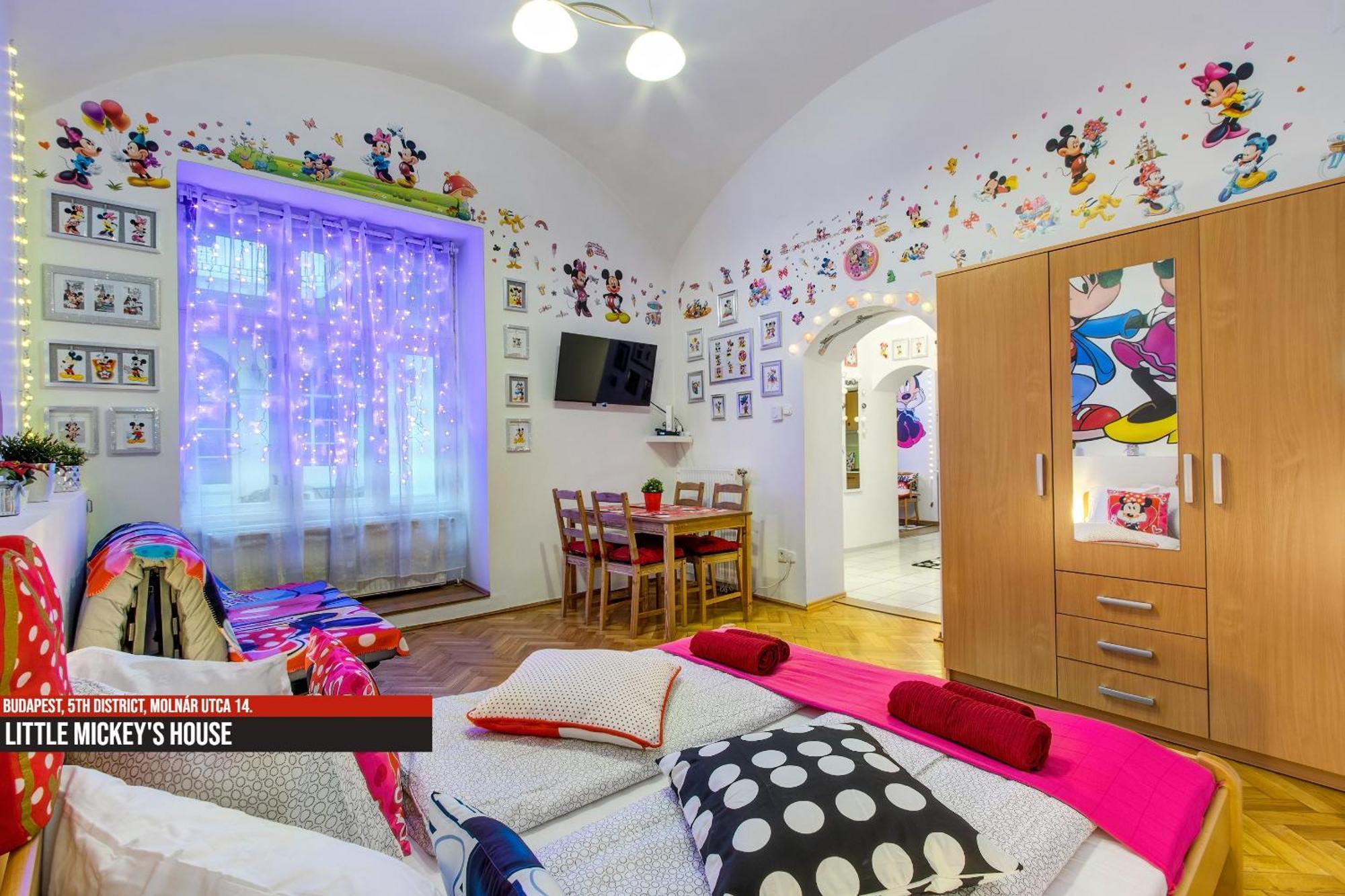 Little Americas Main Street Apartment *