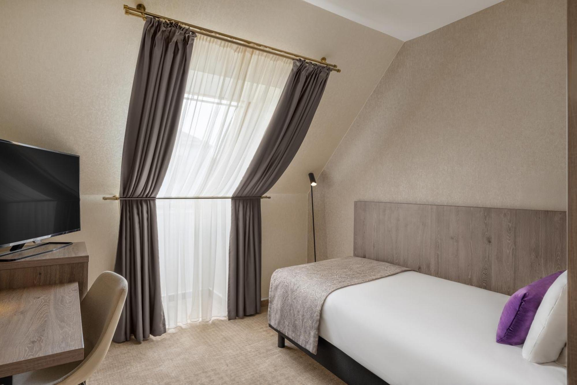 Mercure Korona 4*
