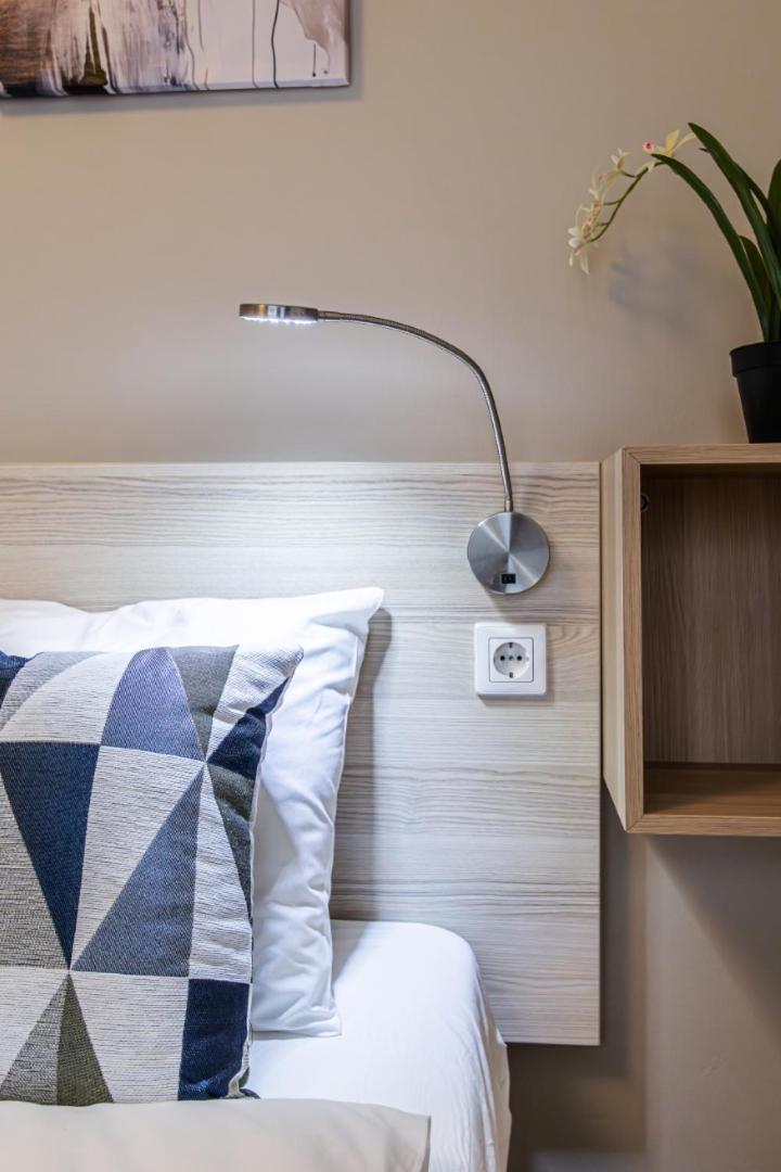 Corvin-luxe, 3 Bedroom In Center Appartamento Budapest