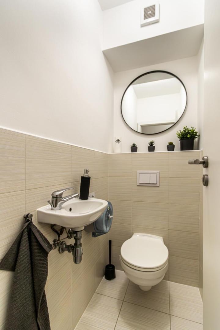 Appartamento Corvin-luxe, 3 Bedroom In Center