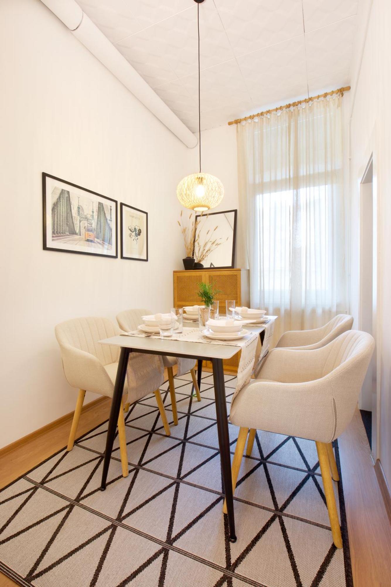 Appartamento Symphony - Free Parking & Airport Taxi Budapest