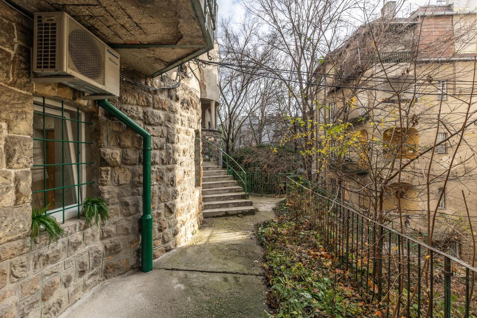 Hidden Gem In Buda Lejlighed Budapest