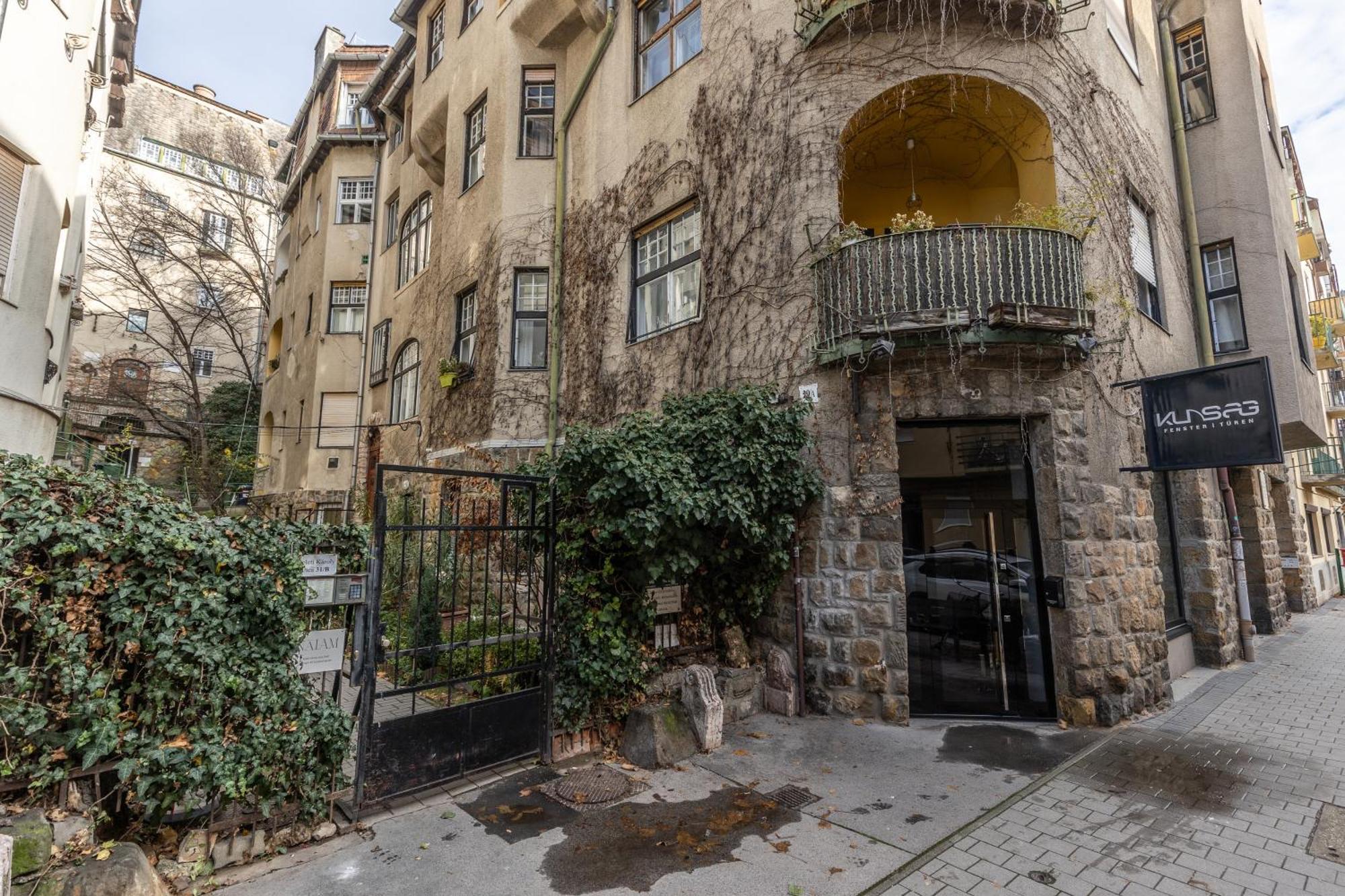 Hidden Gem In Buda * Budapest