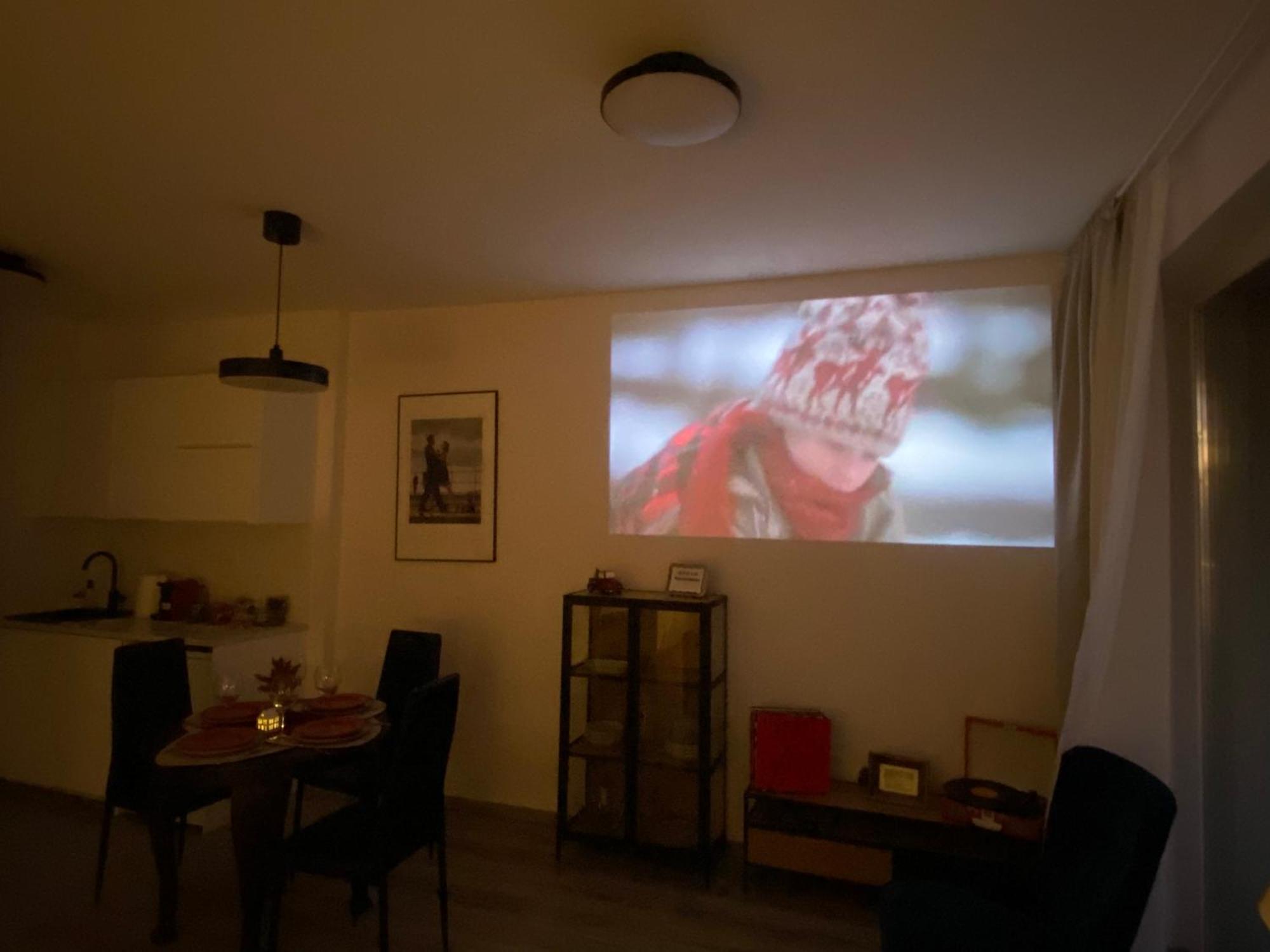 Zene Lux Vinyl Record Player & Projector Budapest
