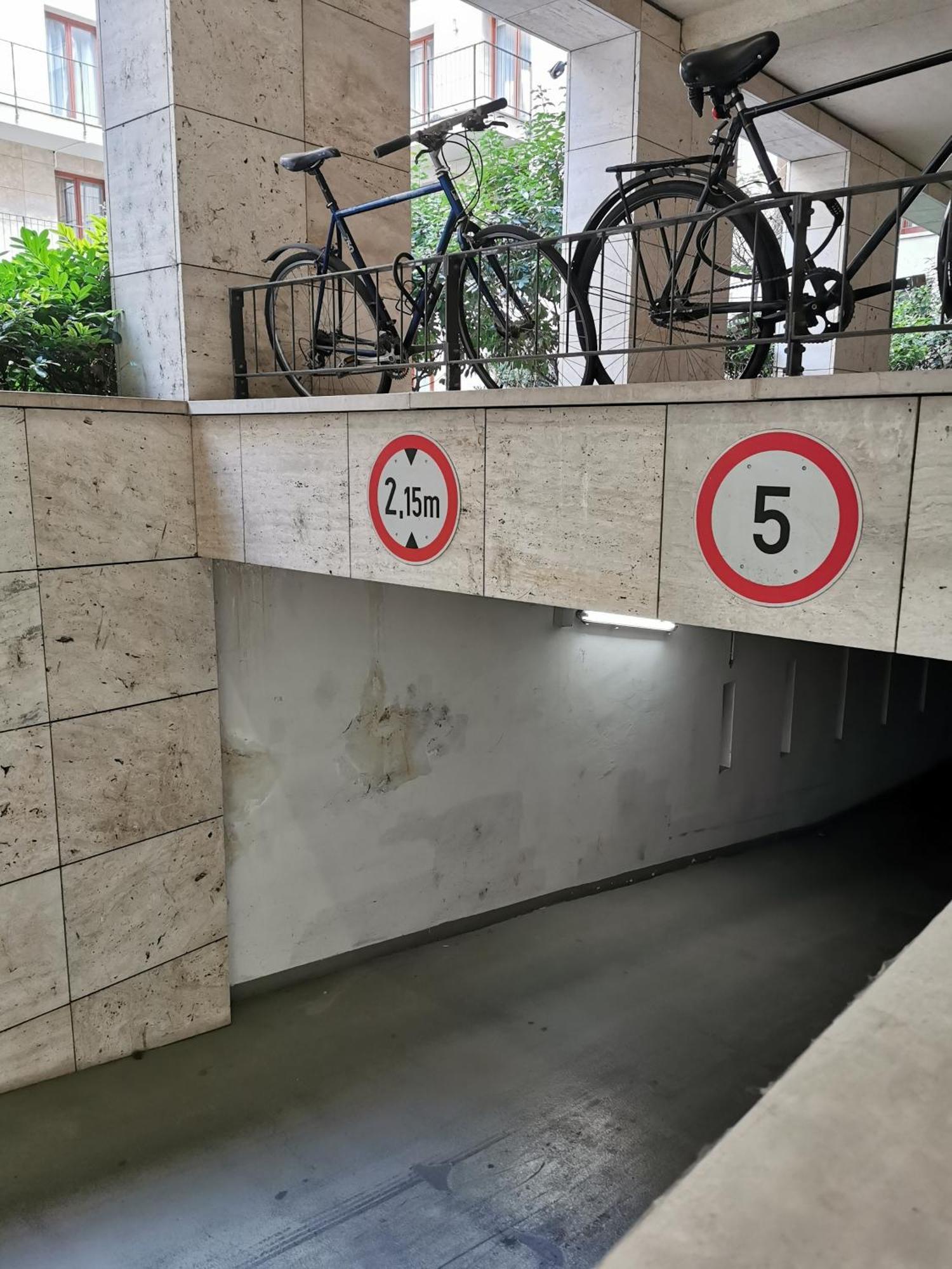 Colours Superior With Free Parking Apartment