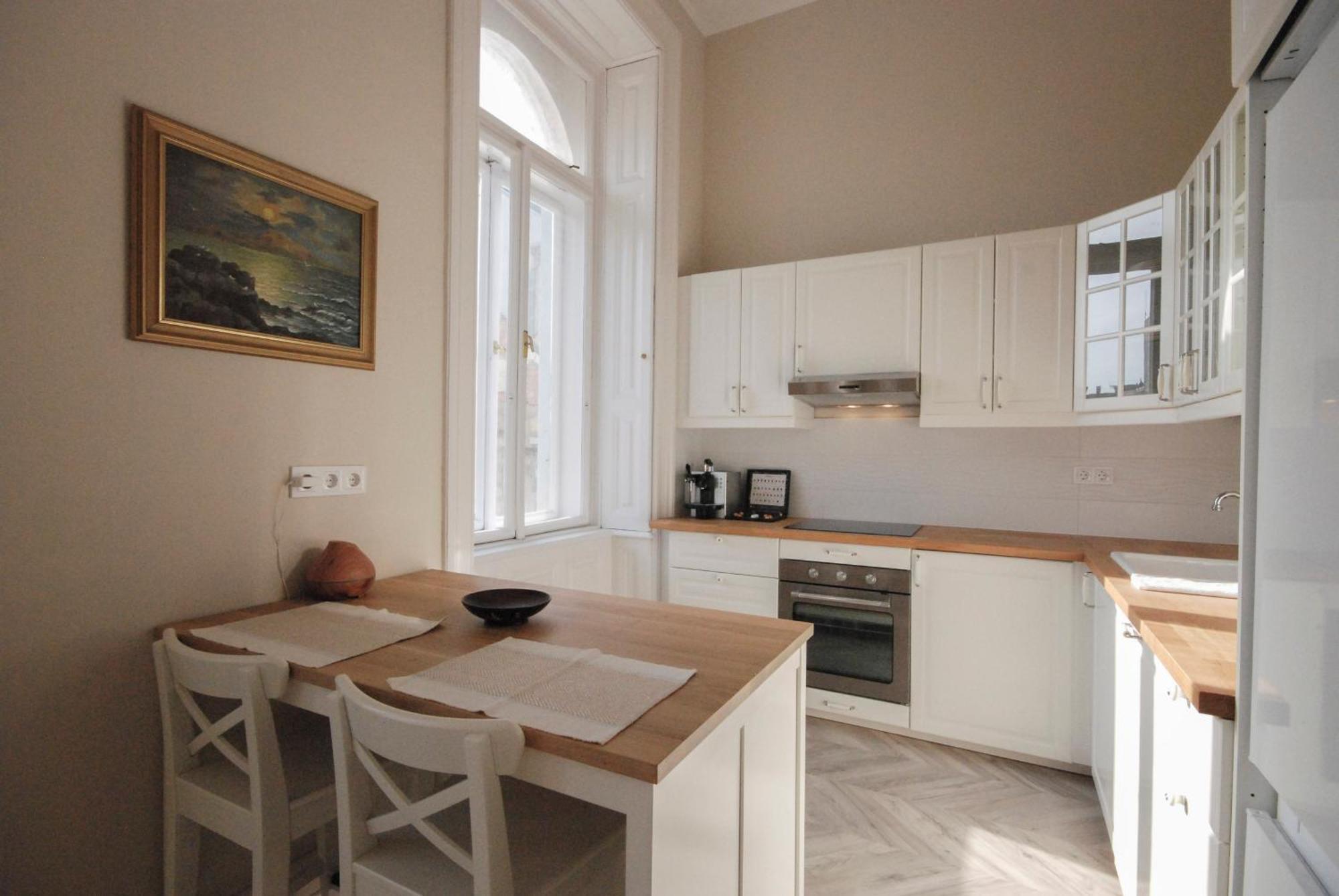 Luxury Opposite Opera, Central, Ac, Metro 1, Sleeps 6