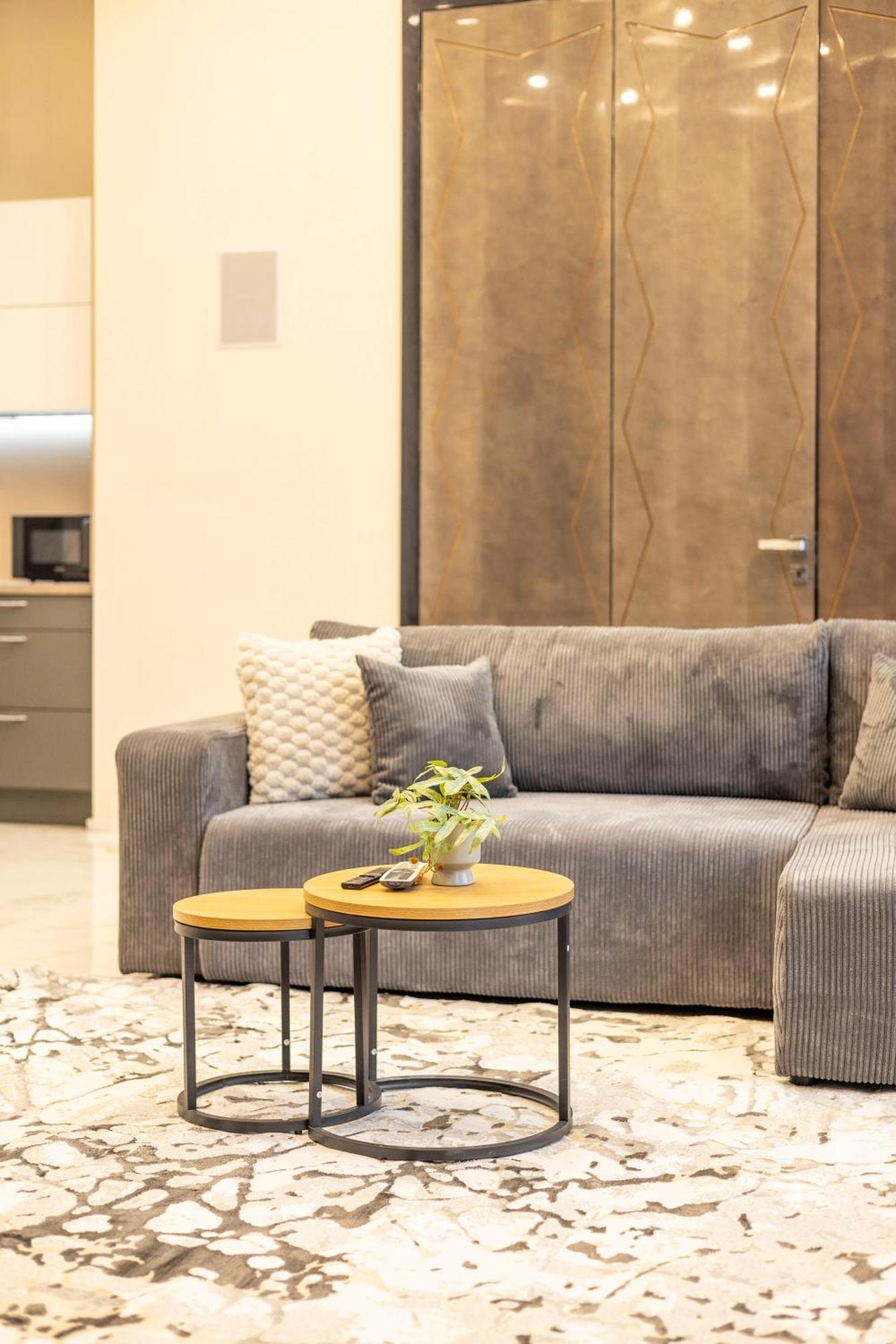 Extravagant & Modern Grand In The Center Of *