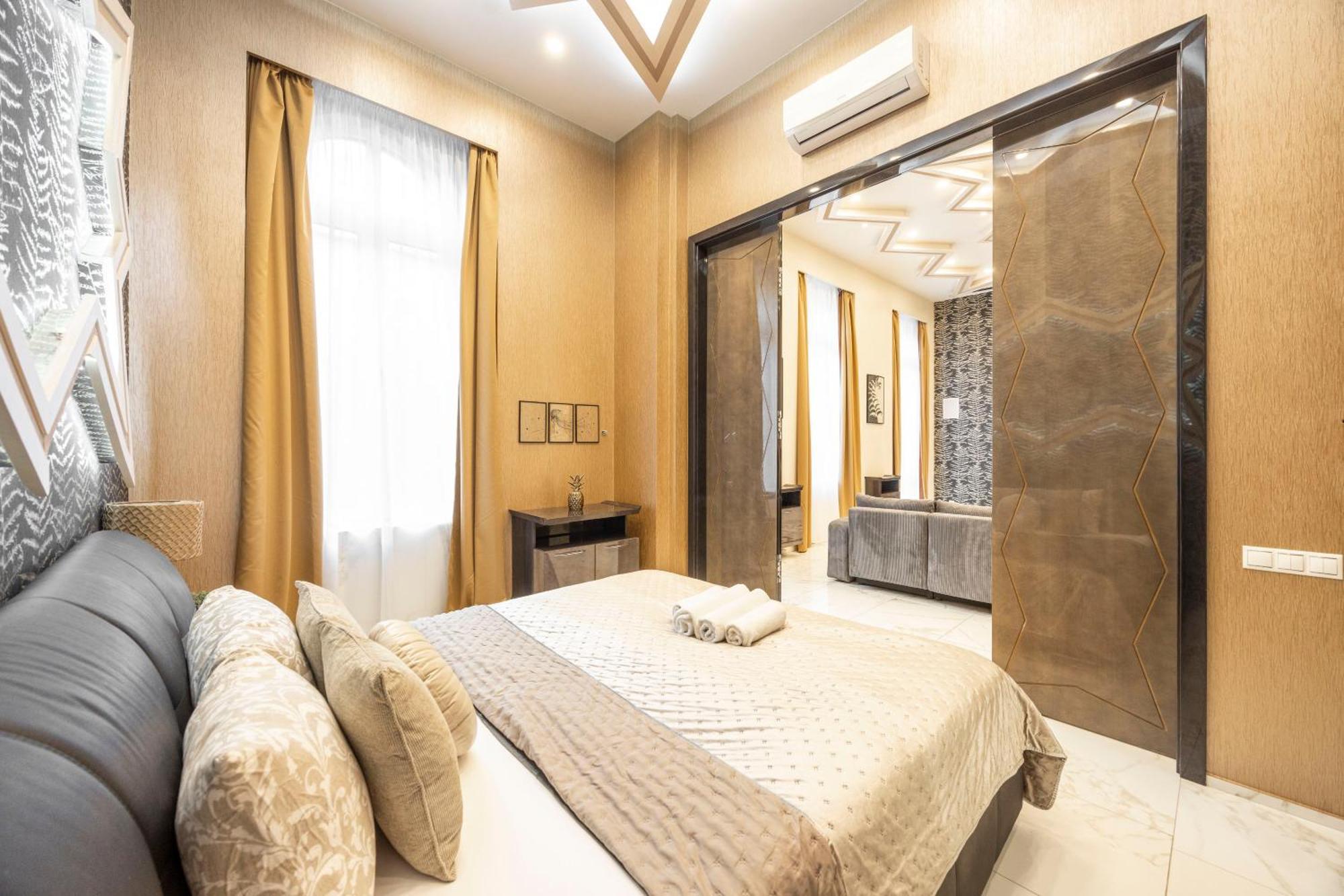 Extravagant & Modern Grand In The Center Of