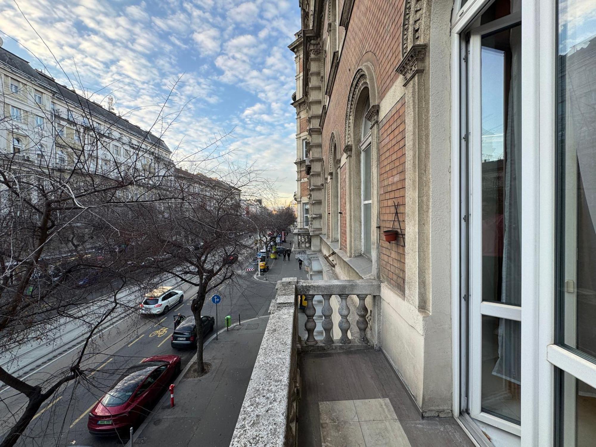 Apartment Extravagant & Modern Grand In The Center Of *