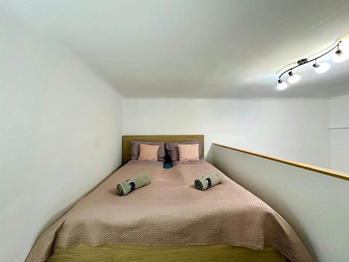 Ati's - Downtown 2 Bedroom Budapest
