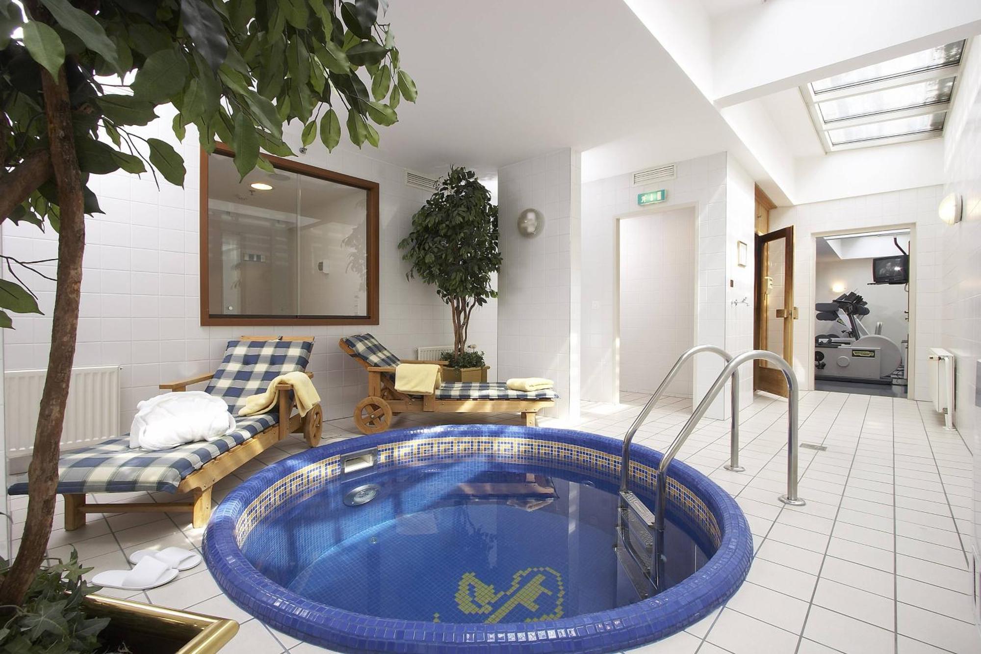 Hotel Millennium Court, - Marriott Executive