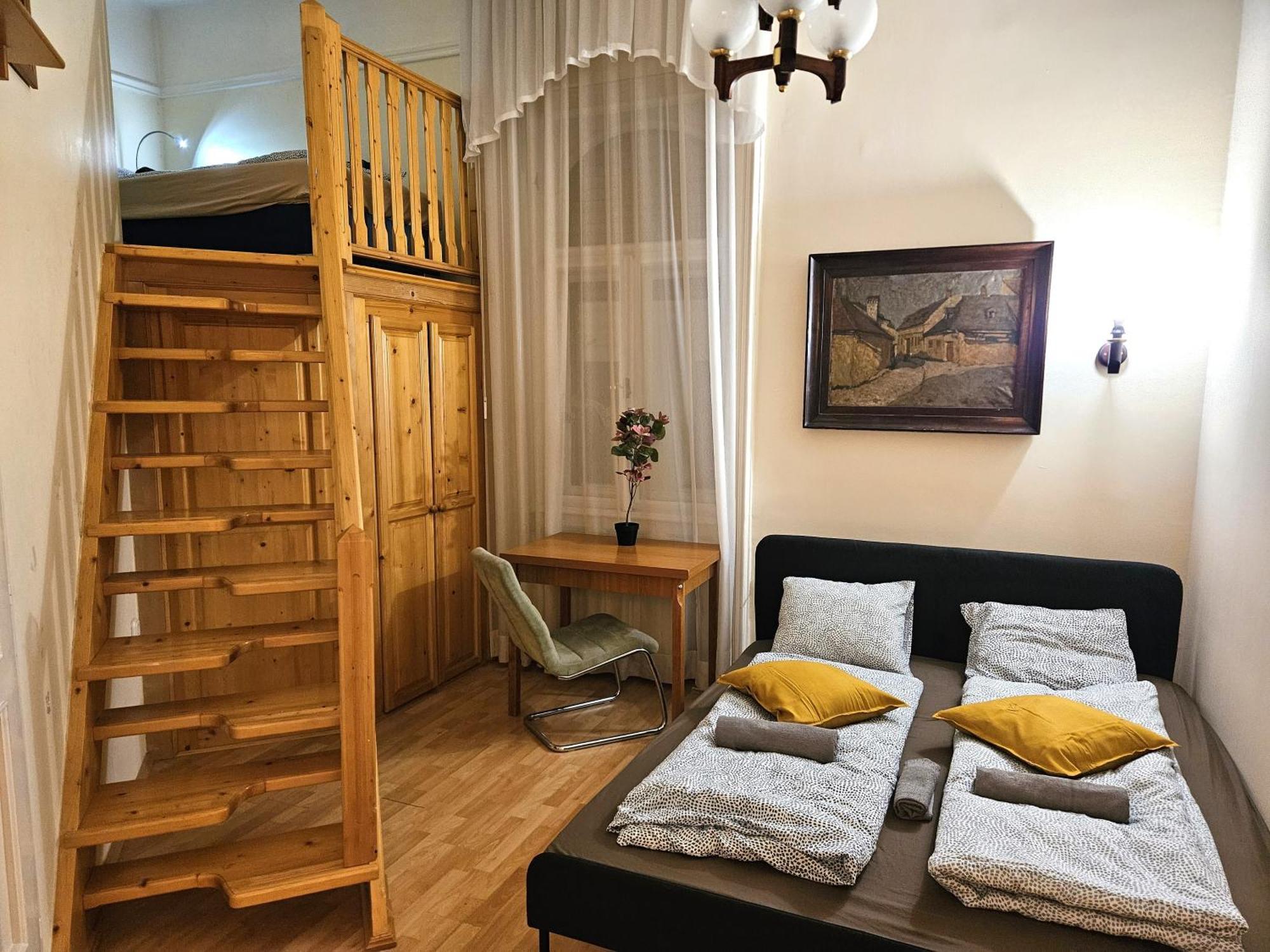Cozy And Near Kalvin Square *