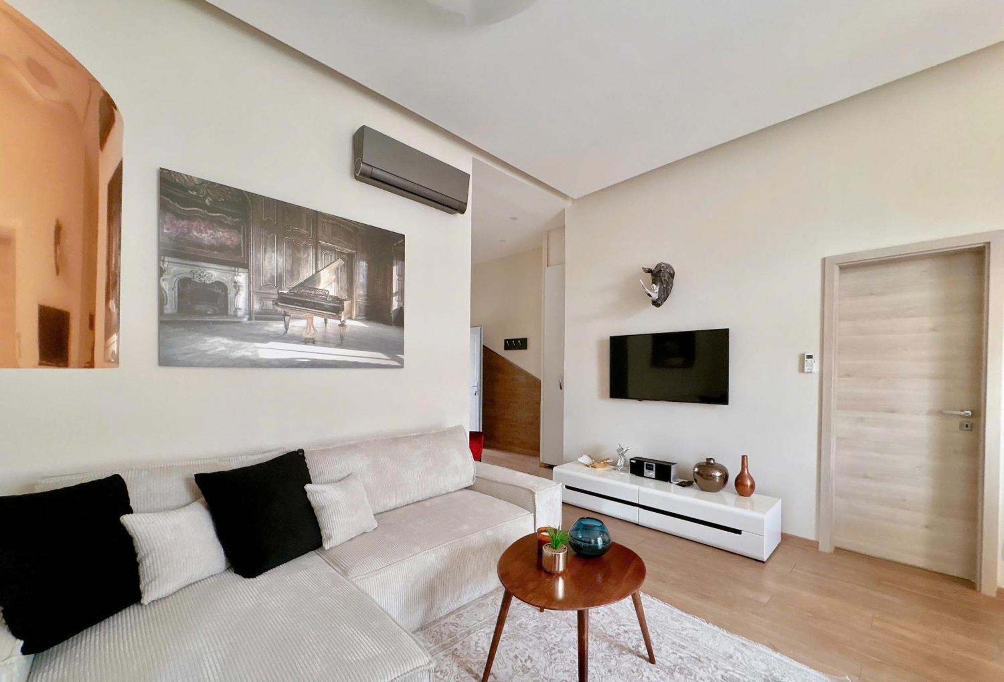 Stunning 3brm 3bath Julie Balcony & Views Budapest