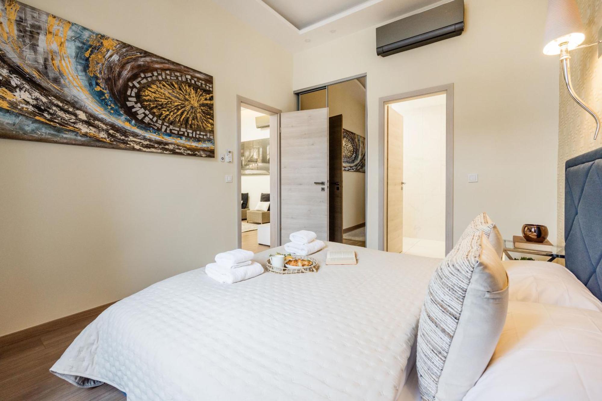 Stunning 3brm 3bath Julie Balcony & Views Budapest