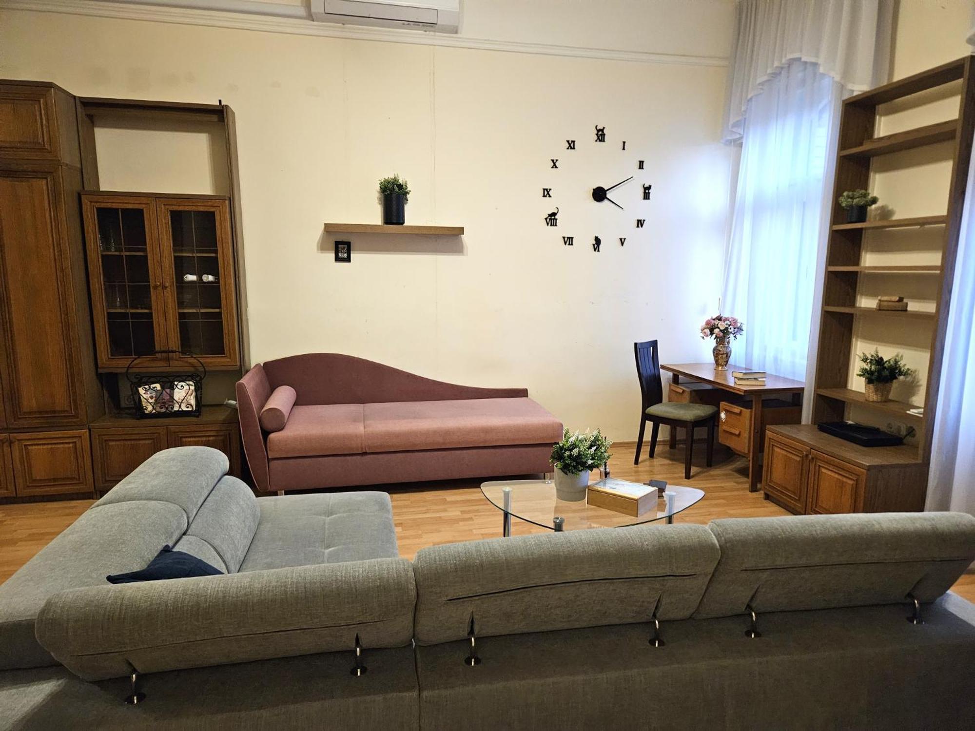 Cozy And Near Kalvin Square * Budapest