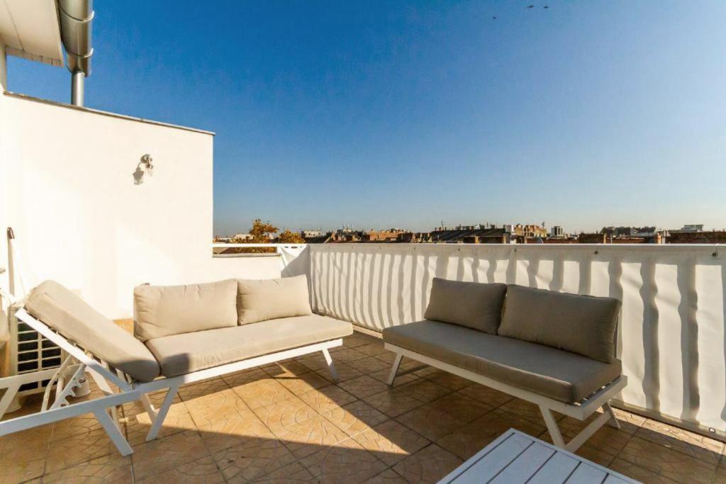 Apartment Podmaniczky Terrace Retreat With Ac Budapest