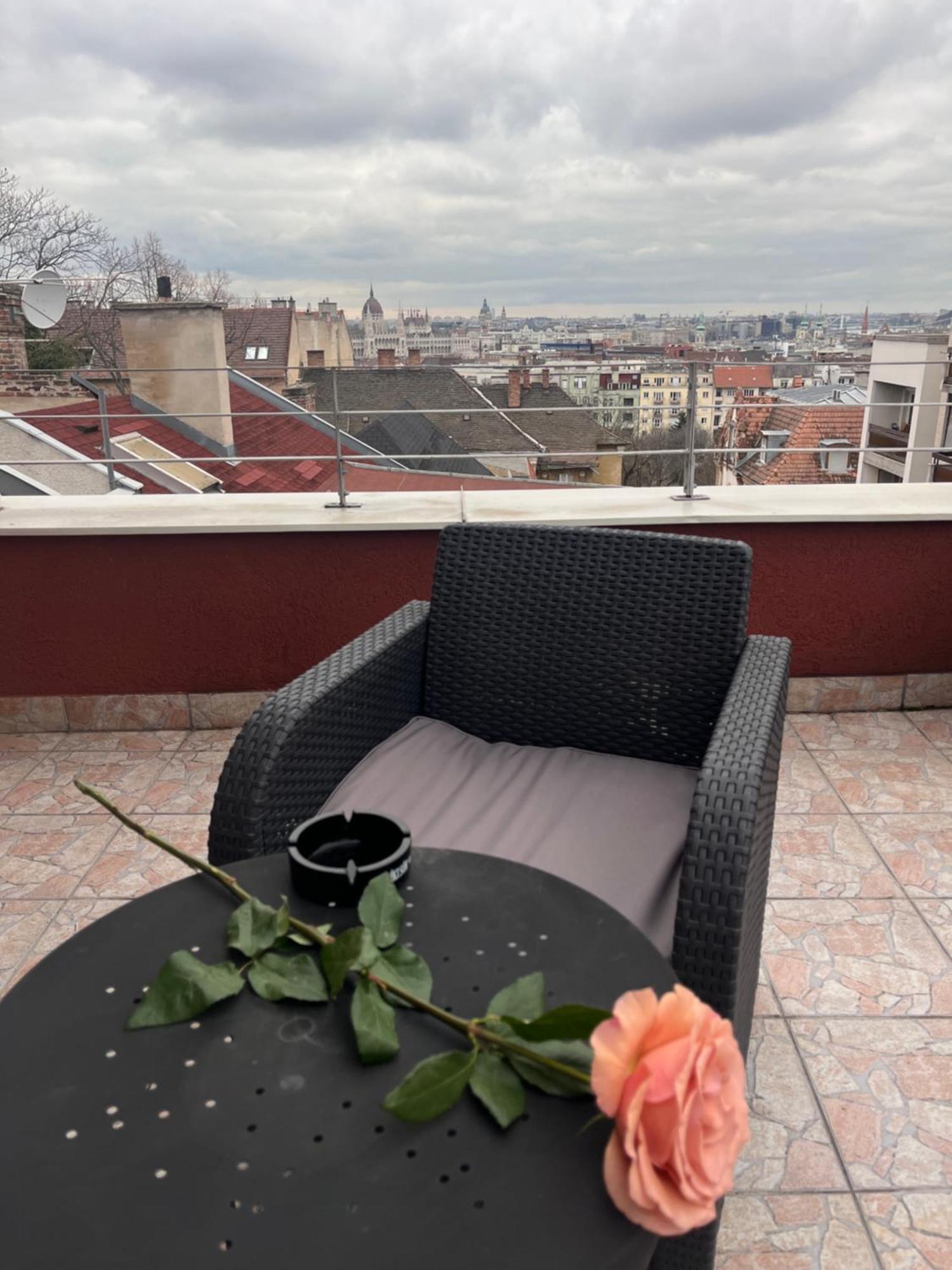Rose Hotel