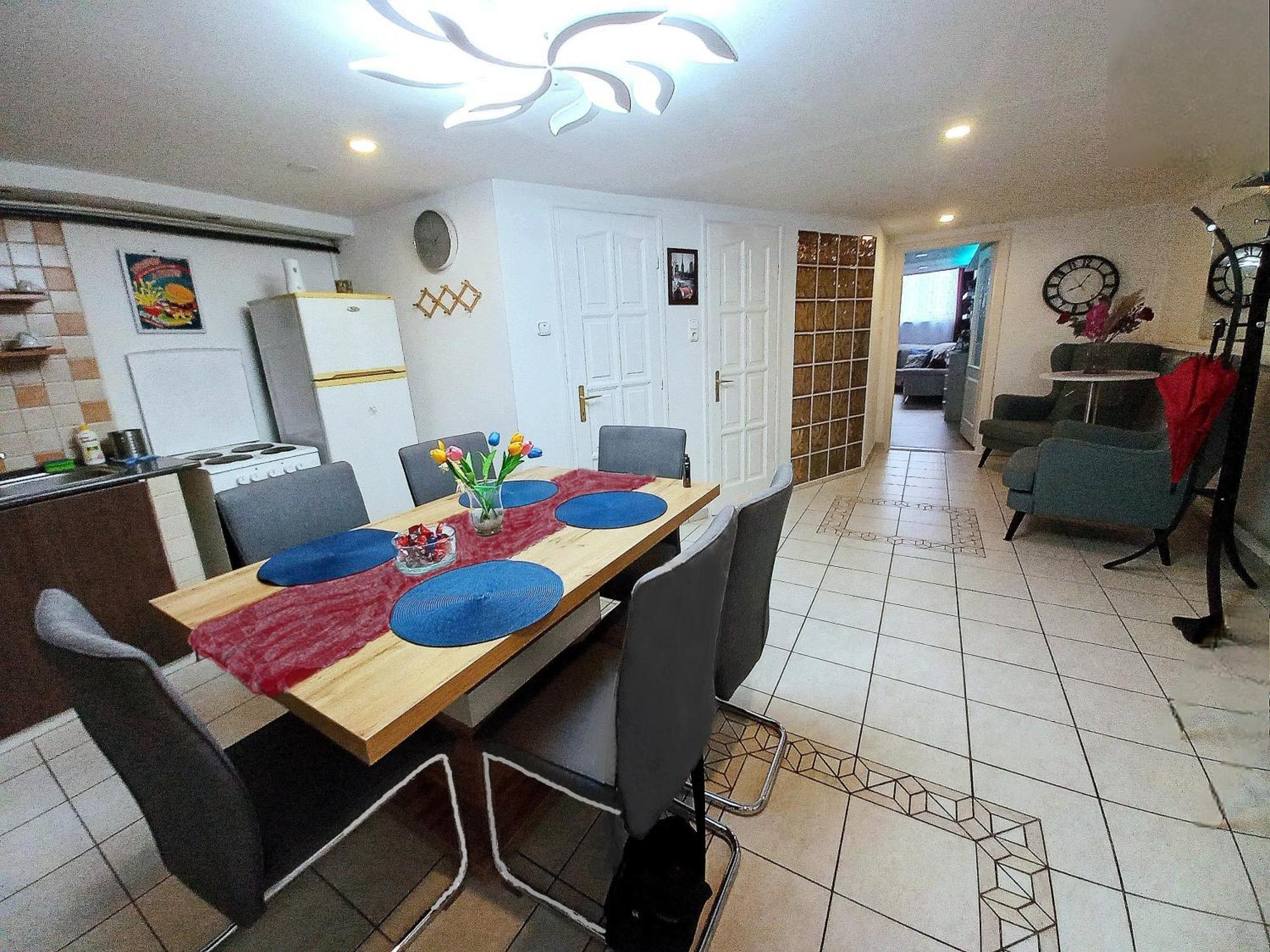 Downtown Acacia Str Apartment