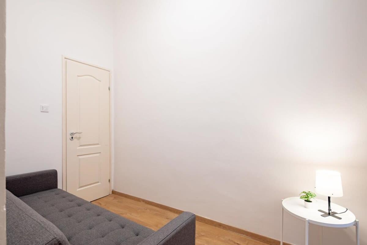 - Comfy - Relaxing Sleep Apartment