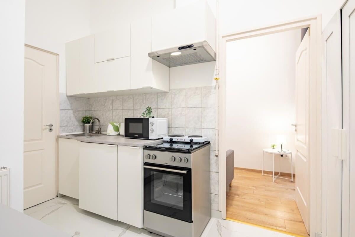 - Comfy - Relaxing Sleep Apartment