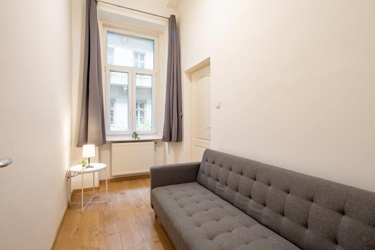 - Comfy - Relaxing Sleep Apartment