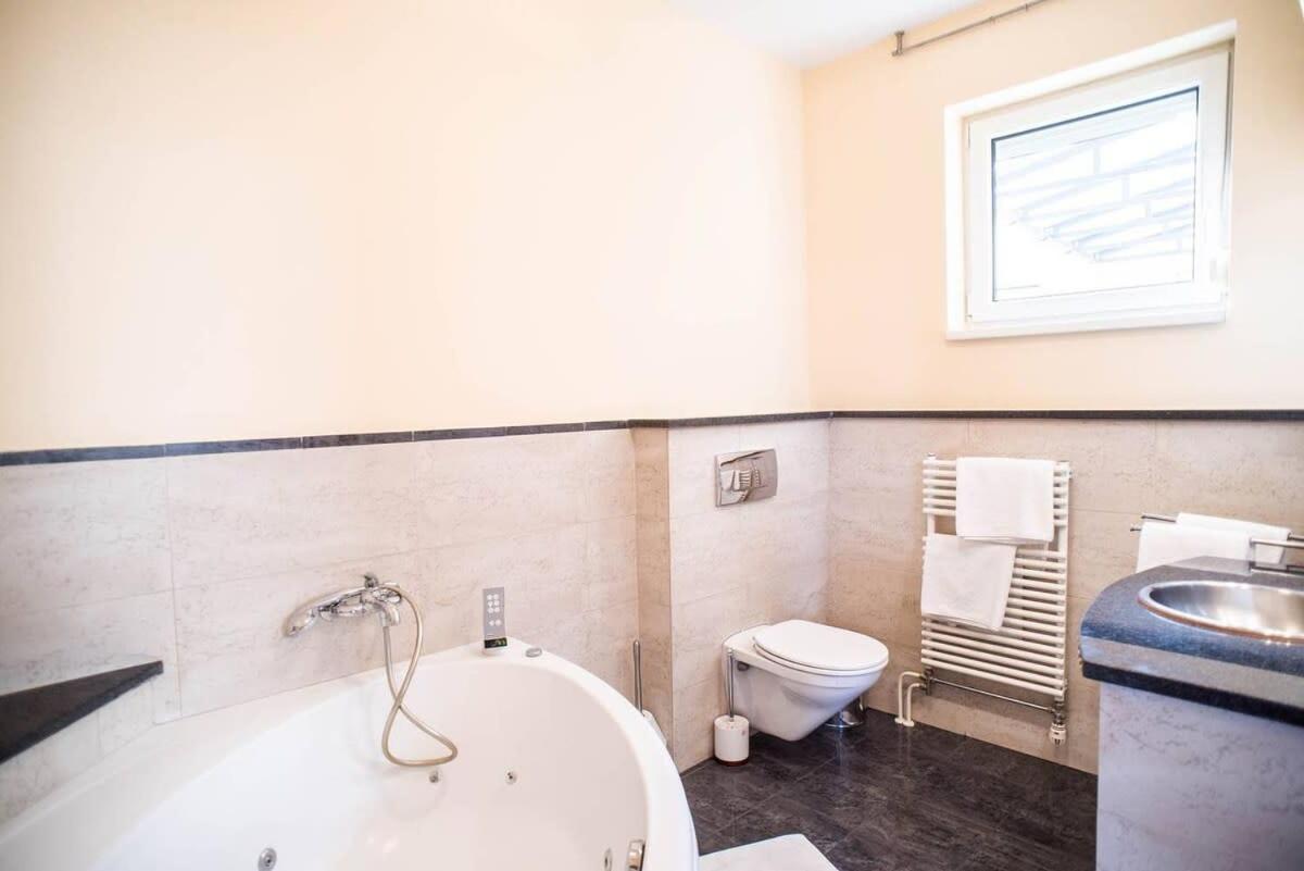 Appartamento 4-room With Aircon And Balcony Free Parking *
