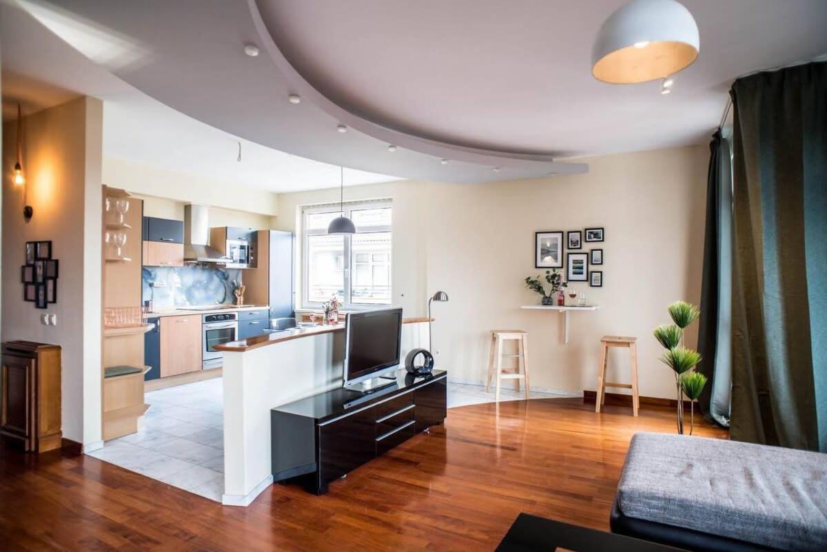 Appartamento 4-room With Aircon And Balcony Free Parking Budapest