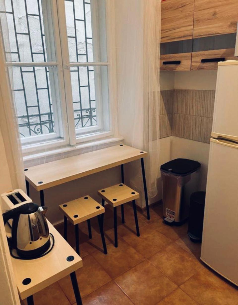 Ejjeli Majom Budapest
