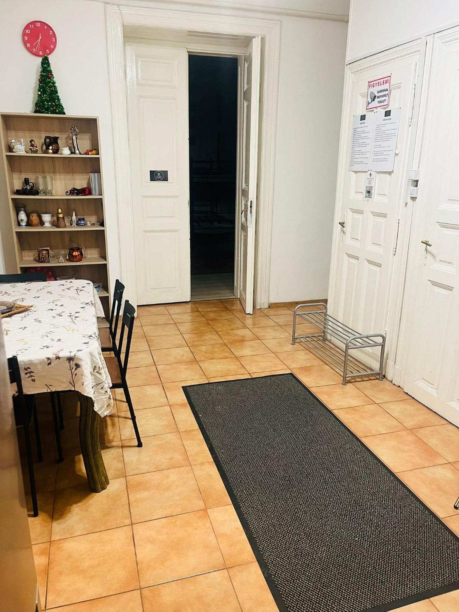Ejjeli Majom * Budapest