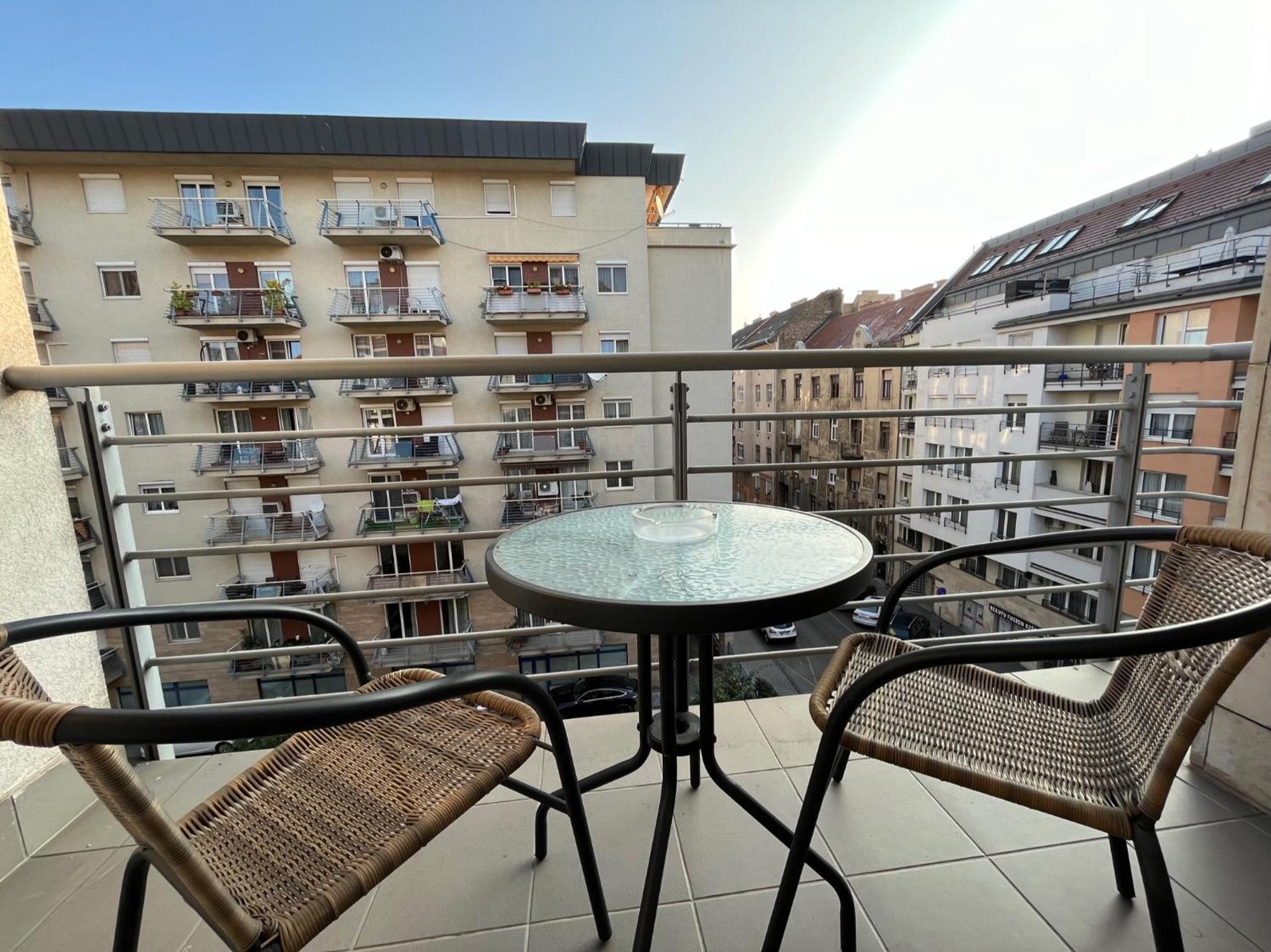 Sunny - With Parking Appartamento Budapest