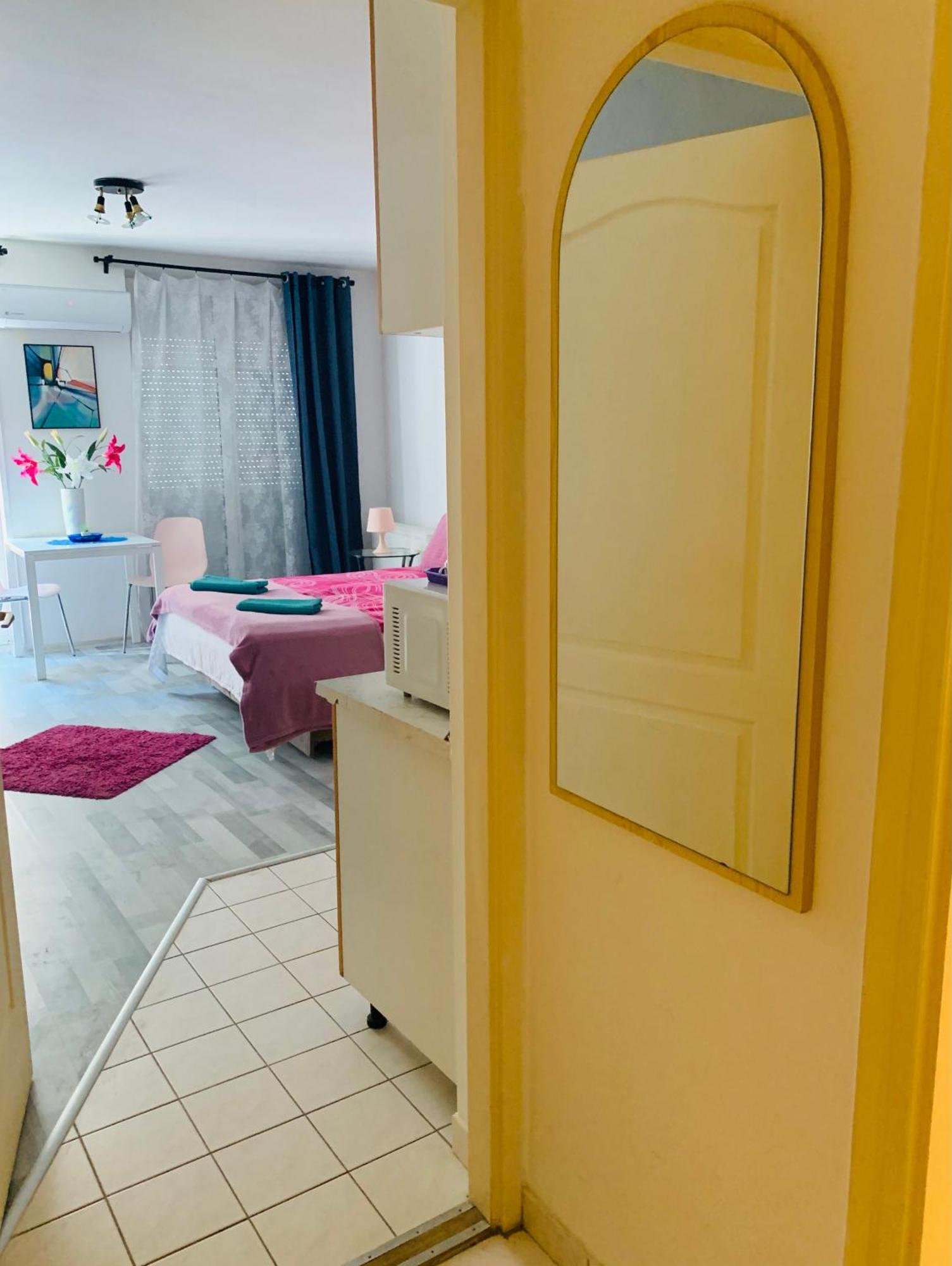 Onyx With Free Private Garage + Ac